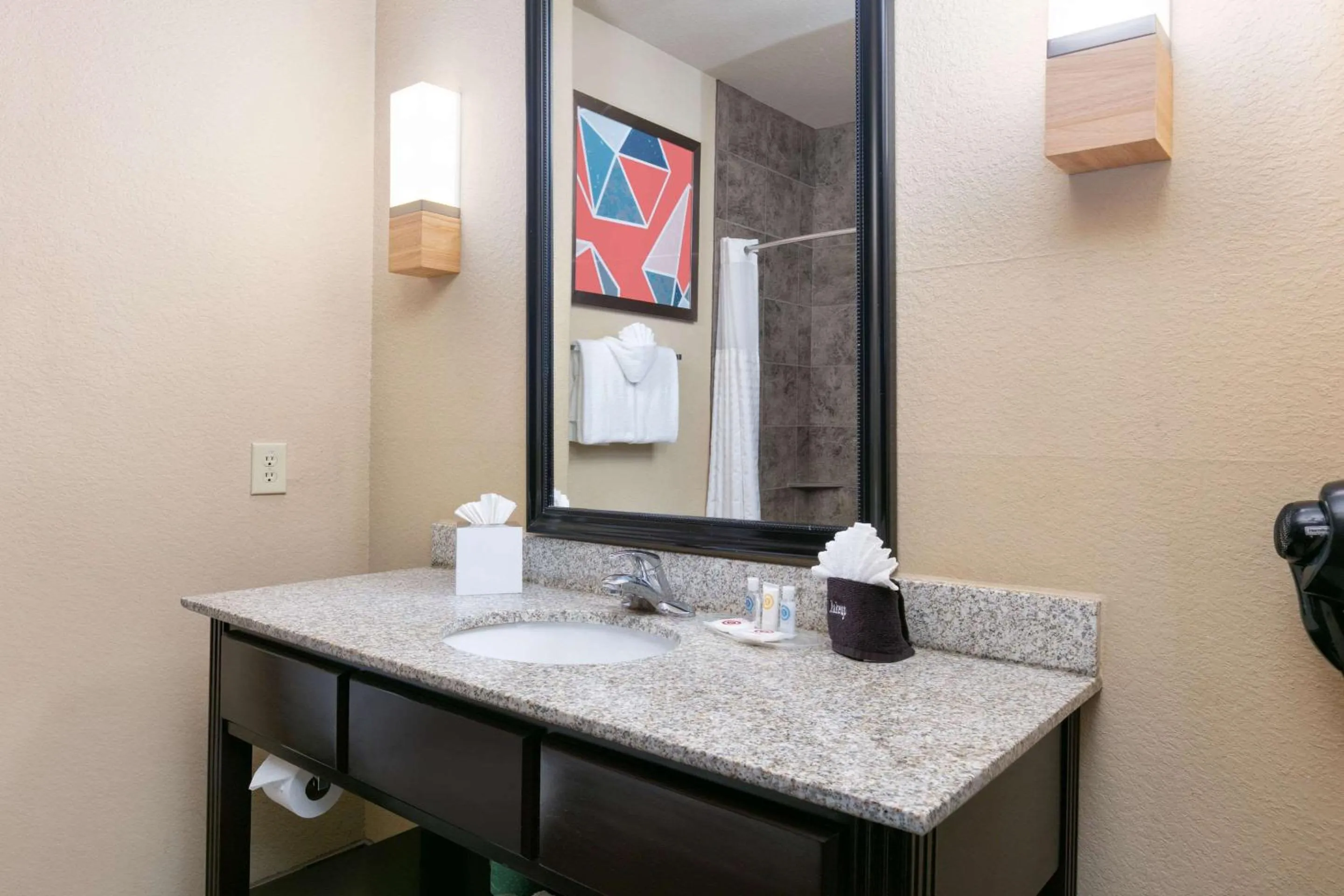 Bedroom in Comfort Suites Arlington - Entertainment District