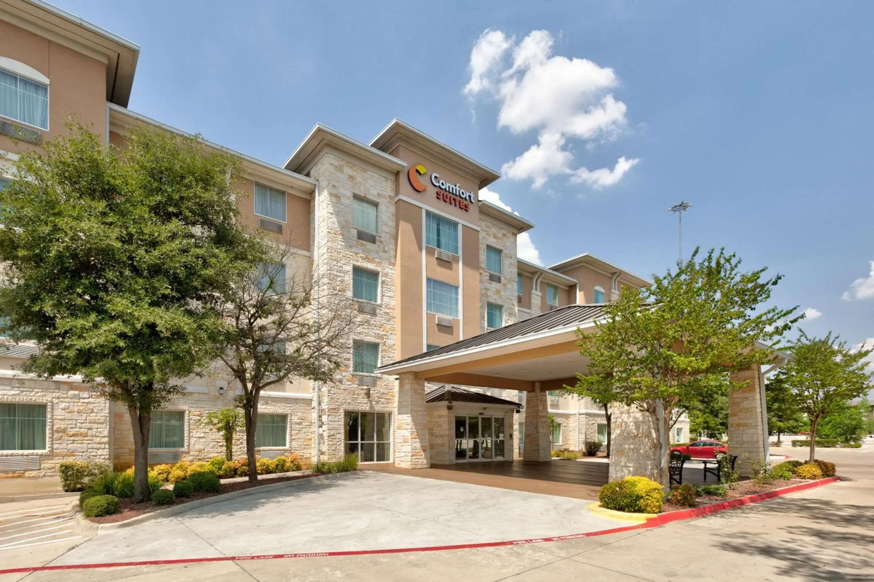 Property building in Comfort Suites Arlington - Entertainment District Property building in Comfort Suites Arlington - Entertainment District