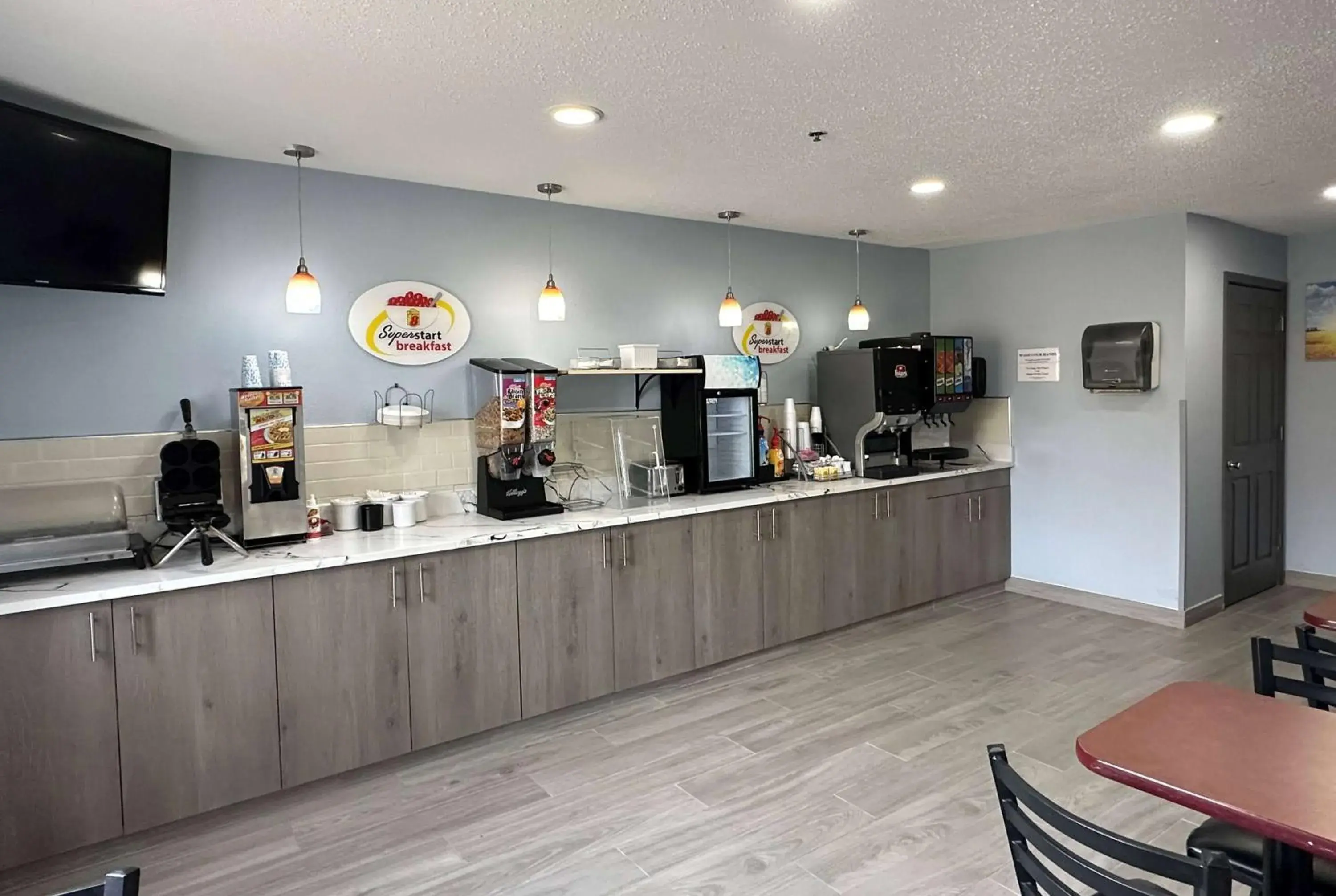 Breakfast in Super 8 by Wyndham Green Bay I-43 Bus. Park Breakfast in Super 8 by Wyndham Green Bay I-43 Bus. Park