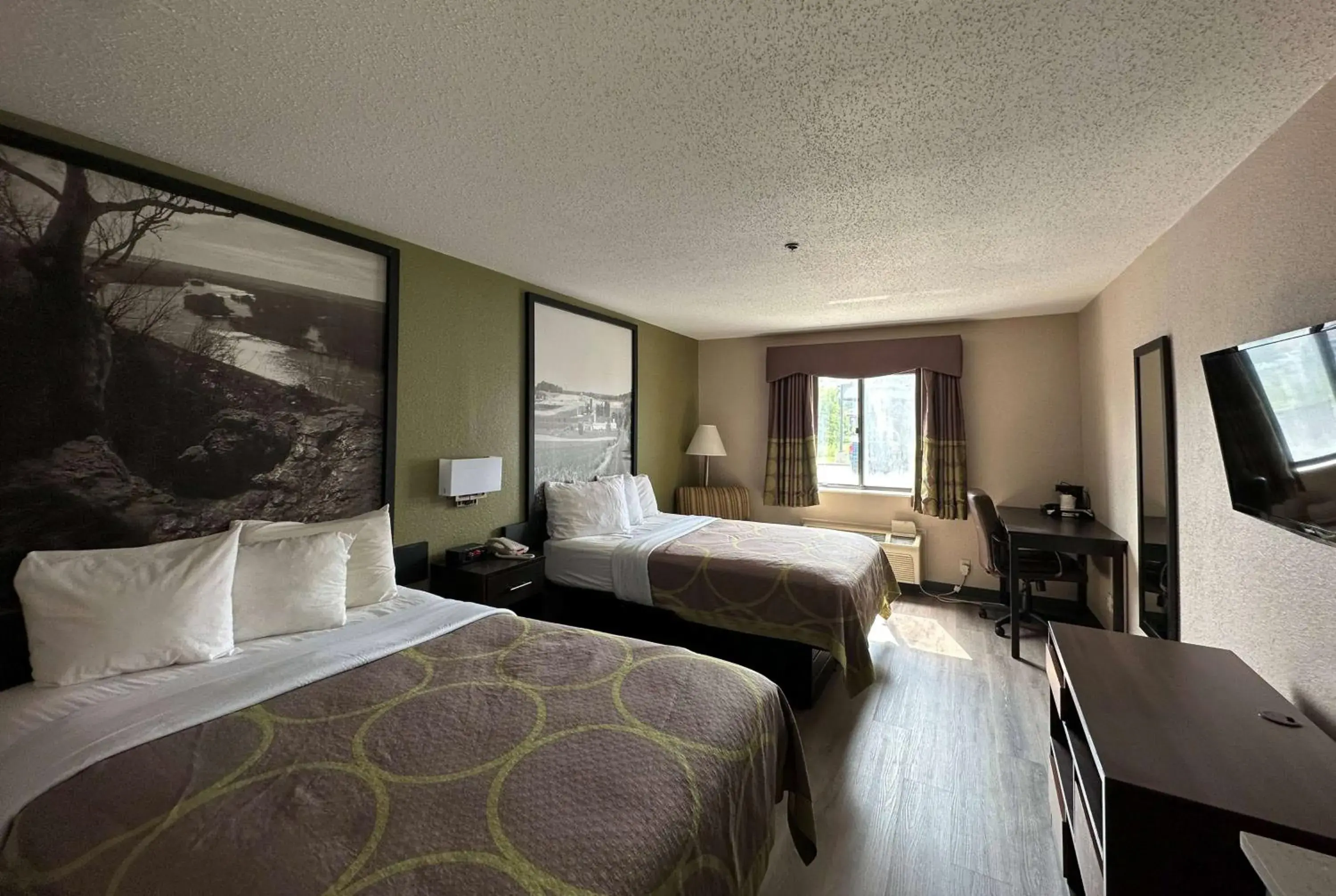 Photo of the whole room, Bed in Super 8 by Wyndham Green Bay I-43 Bus. Park Photo of the whole room, Bed in Super 8 by Wyndham Green Bay I-43 Bus. Park