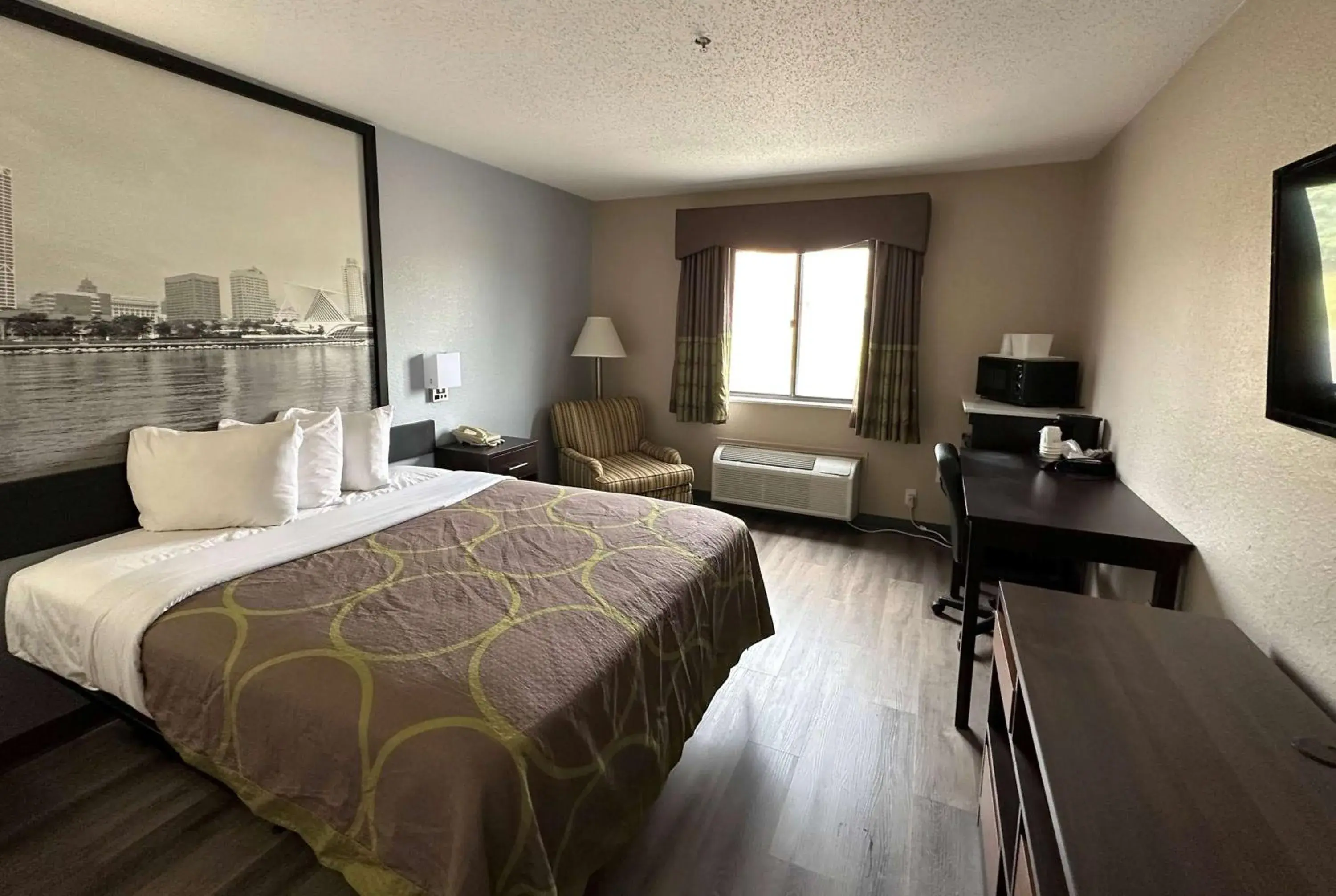 Photo of the whole room, Bed in Super 8 by Wyndham Green Bay I-43 Bus. Park Photo of the whole room, Bed in Super 8 by Wyndham Green Bay I-43 Bus. Park