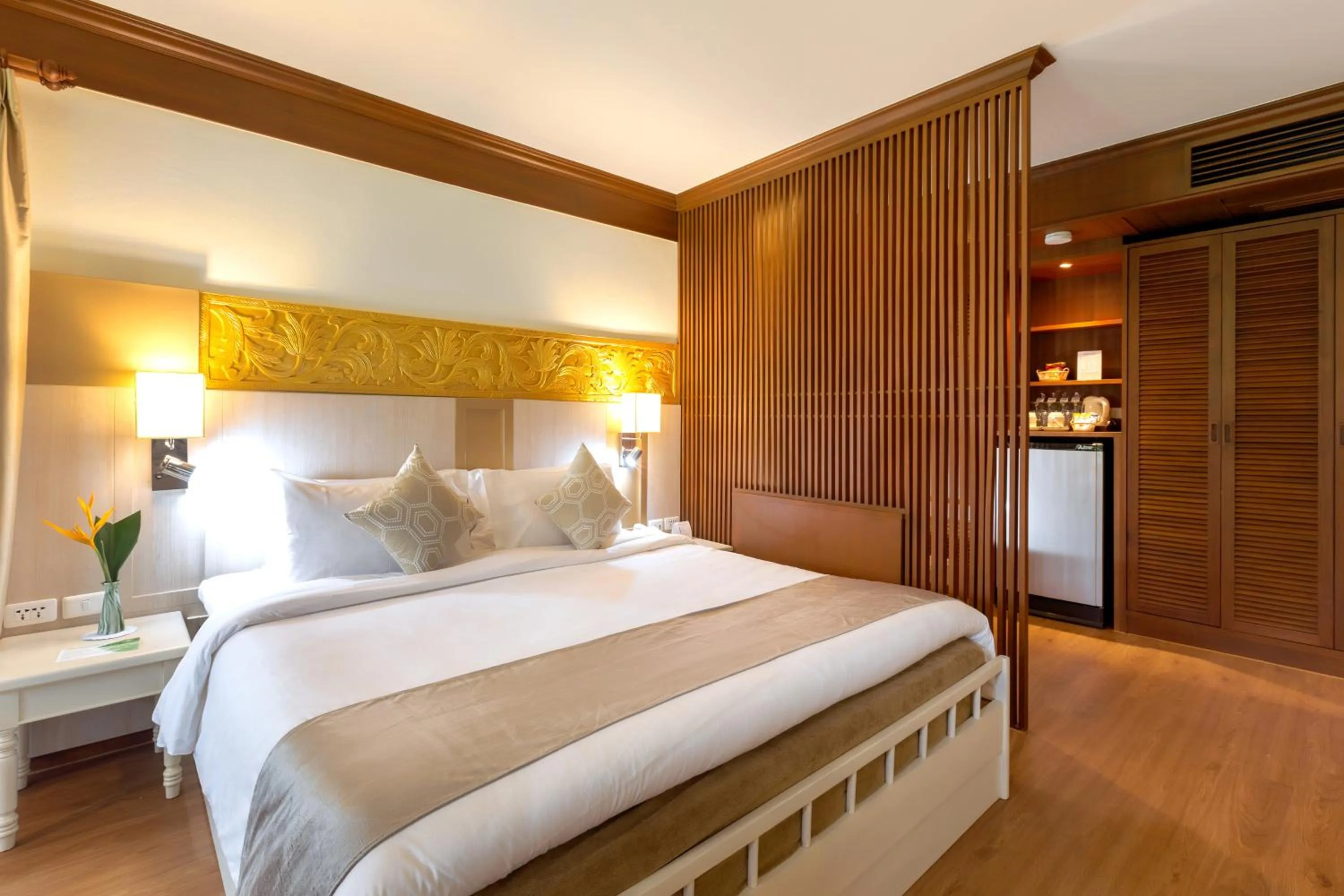 Bed in Best Western Premier Bangtao Beach Resort & Spa