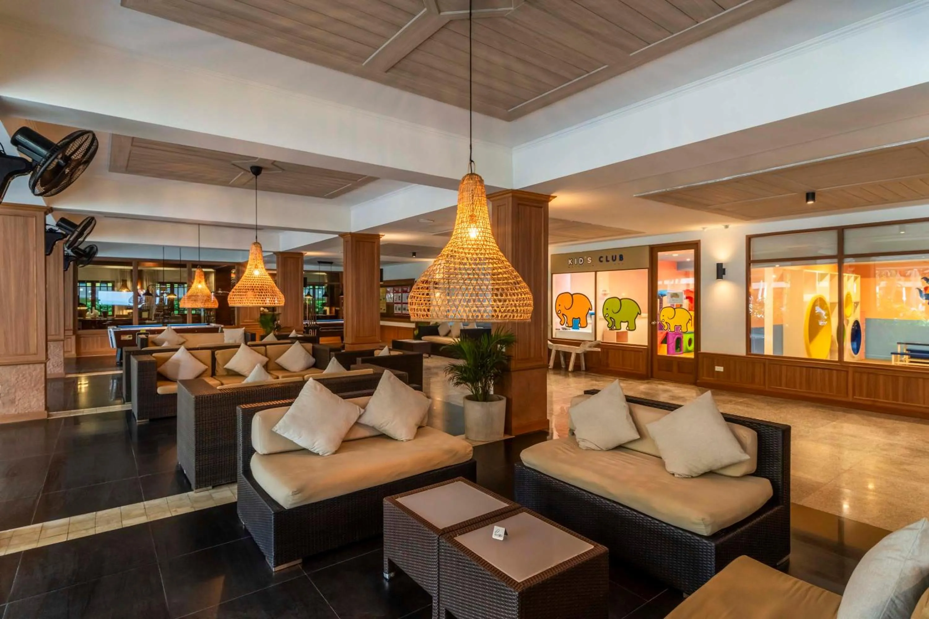 Lounge or bar in Best Western Premier Bangtao Beach Resort & Spa