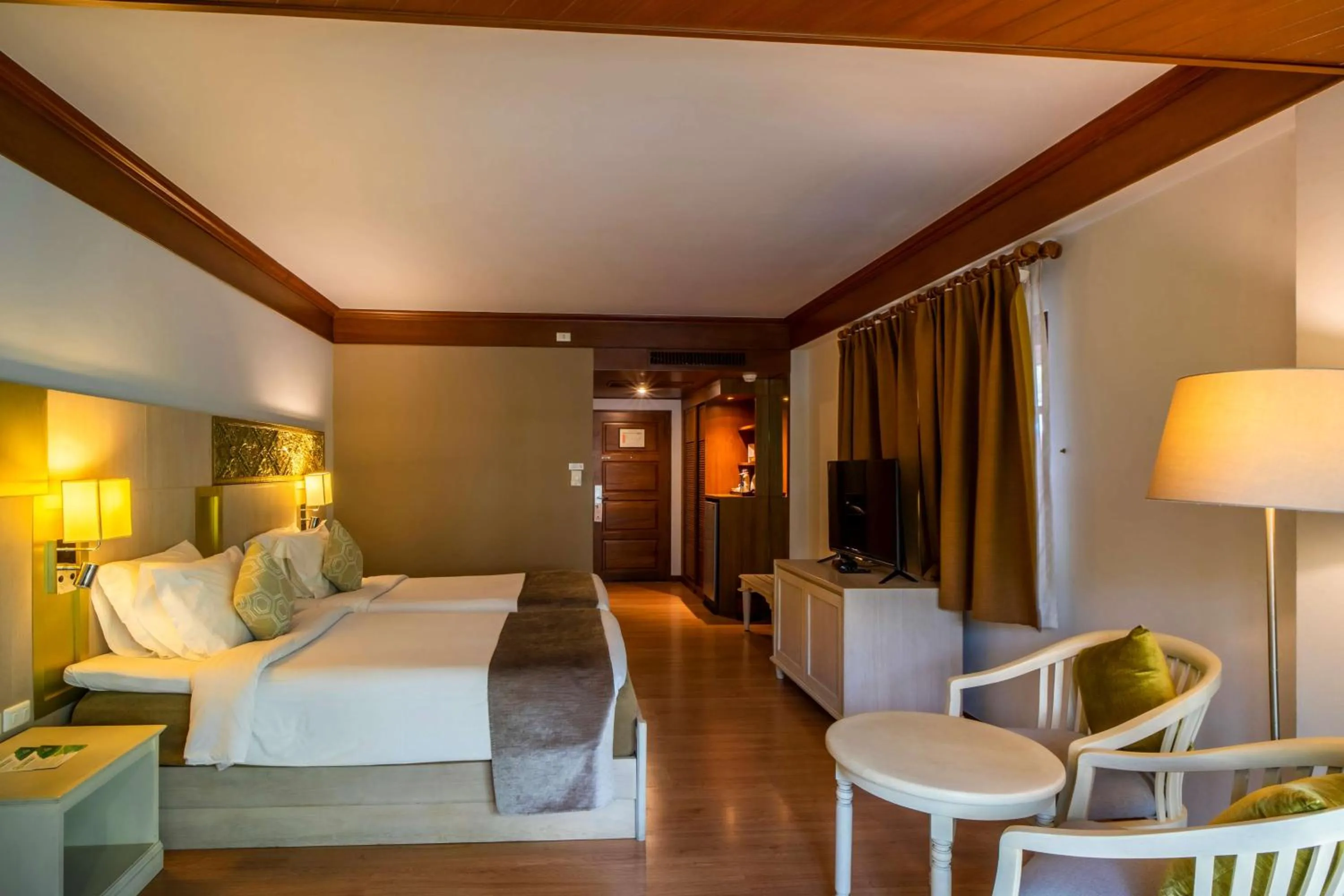 Bed in Best Western Premier Bangtao Beach Resort & Spa