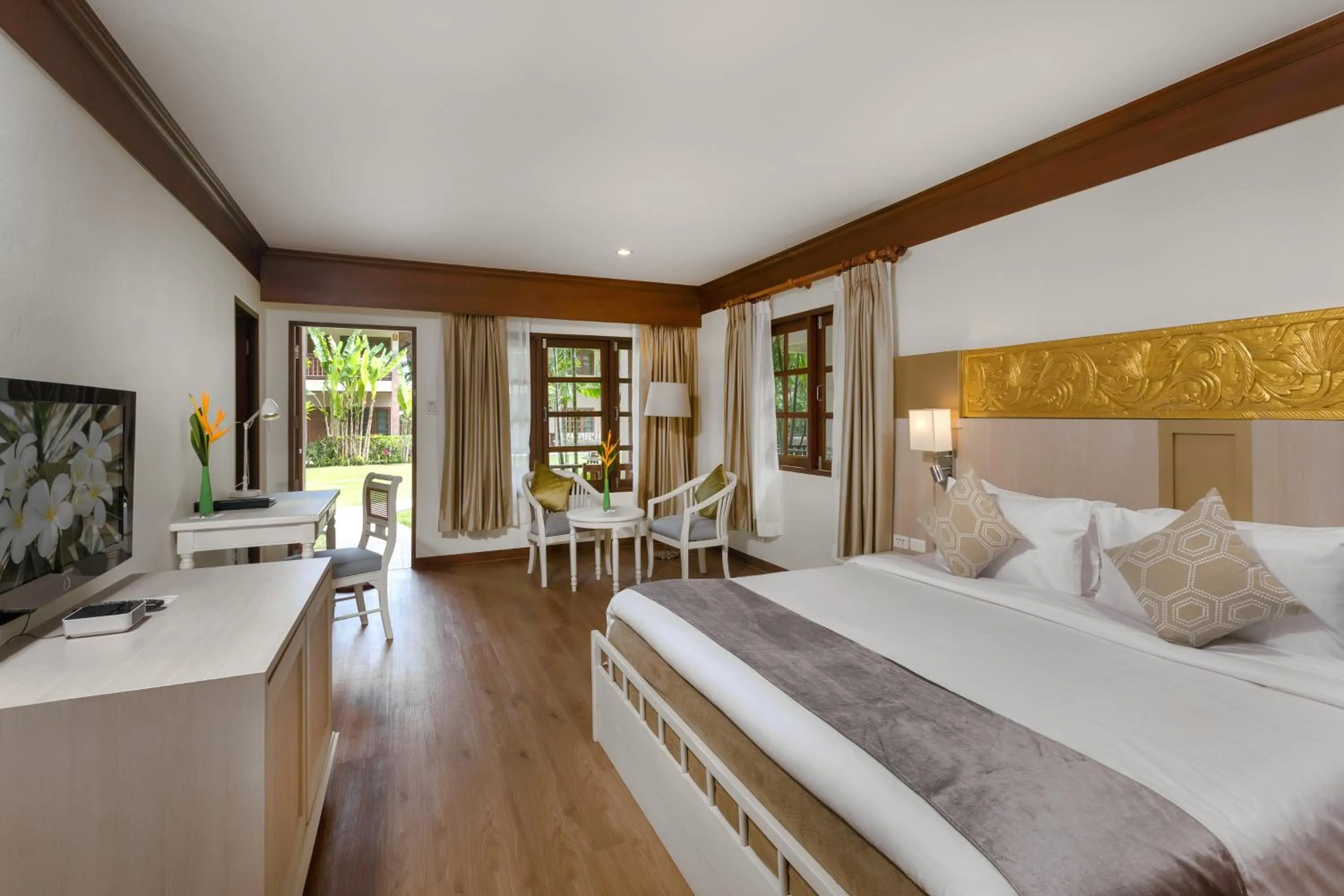 Bed in Best Western Premier Bangtao Beach Resort & Spa