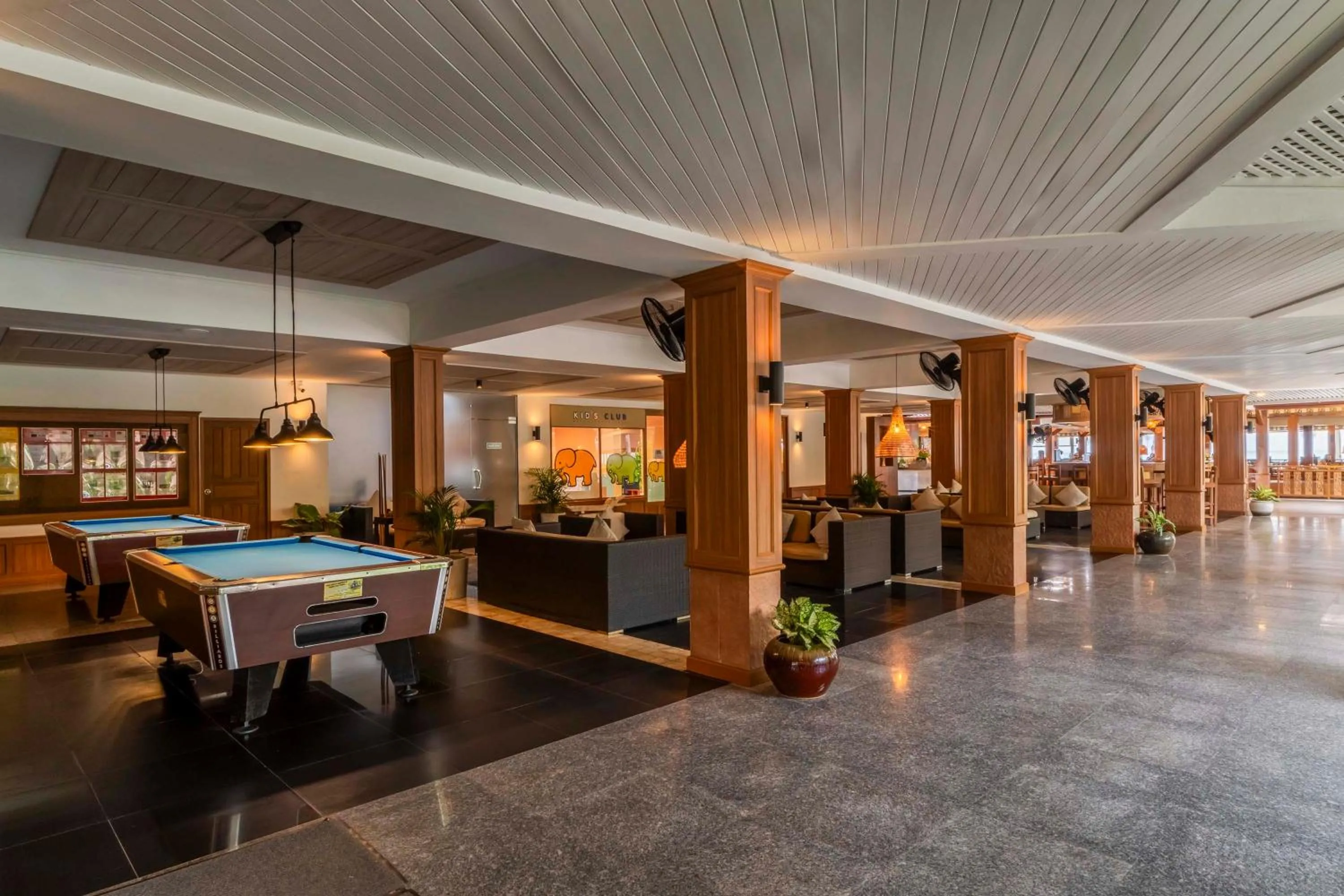 Lounge or bar in Best Western Premier Bangtao Beach Resort & Spa