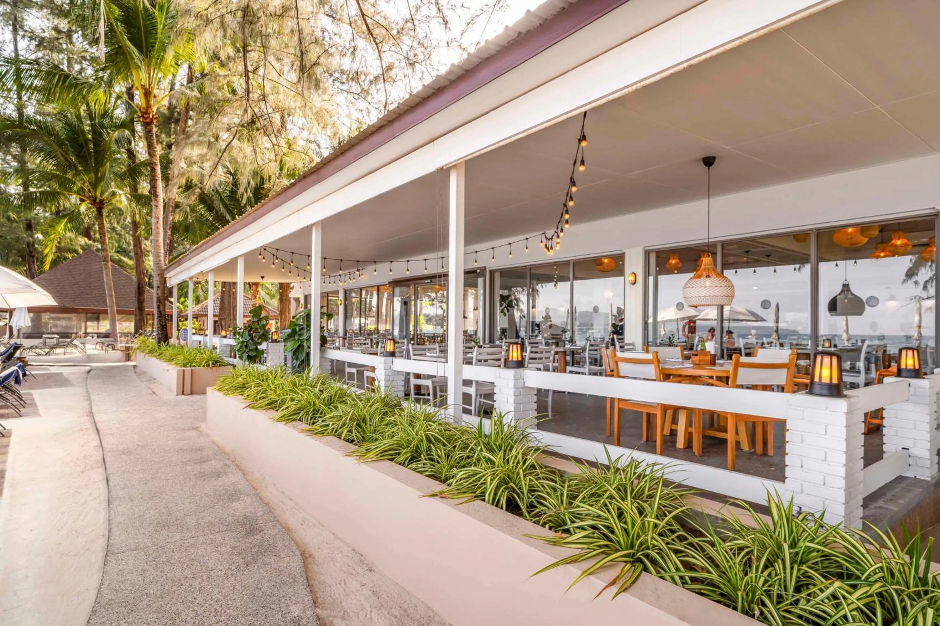 Restaurant/places to eat in Best Western Premier Bangtao Beach Resort & Spa