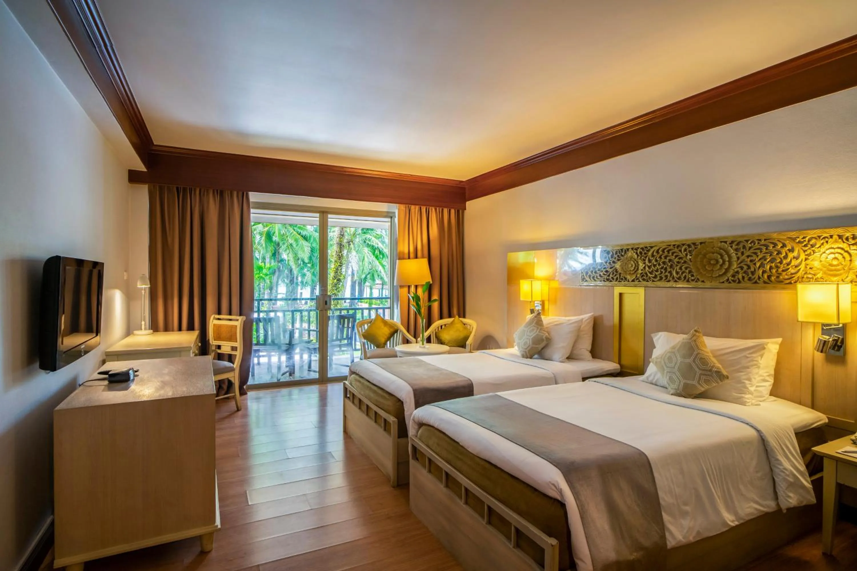 Bed in Best Western Premier Bangtao Beach Resort & Spa
