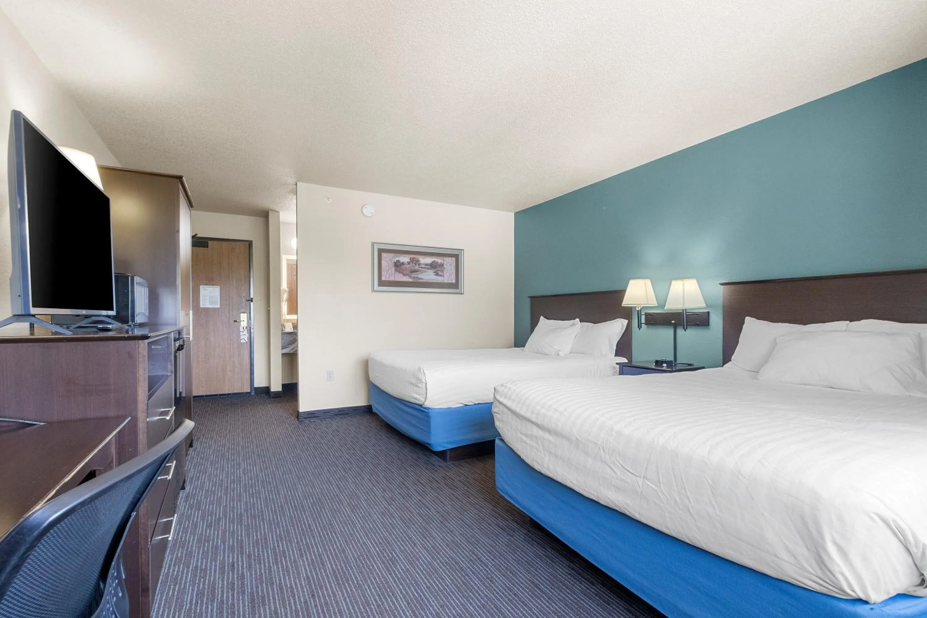 Bedroom, Bed in AmericInn by Wyndham Green Bay East