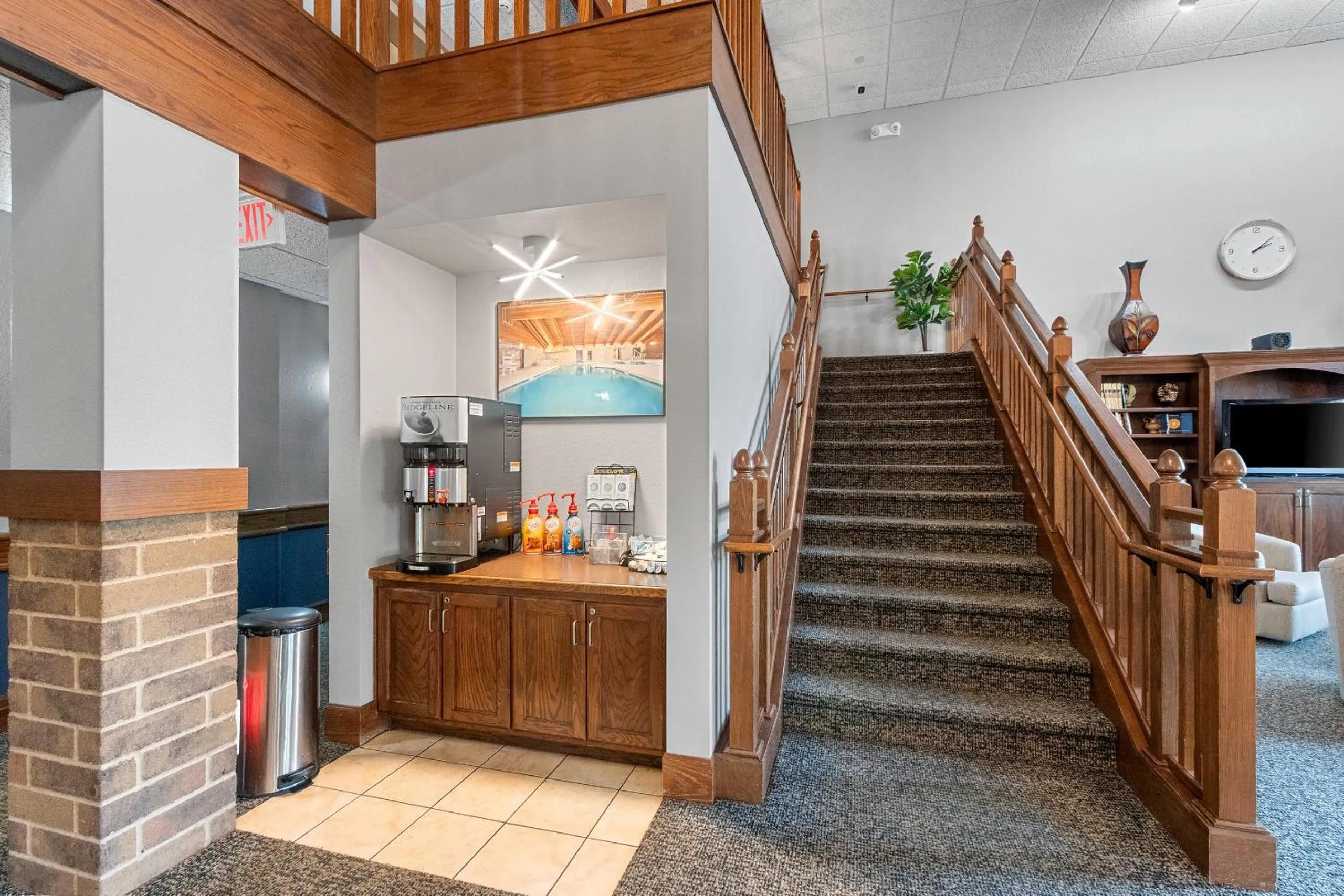 Lobby or reception in AmericInn by Wyndham Green Bay East