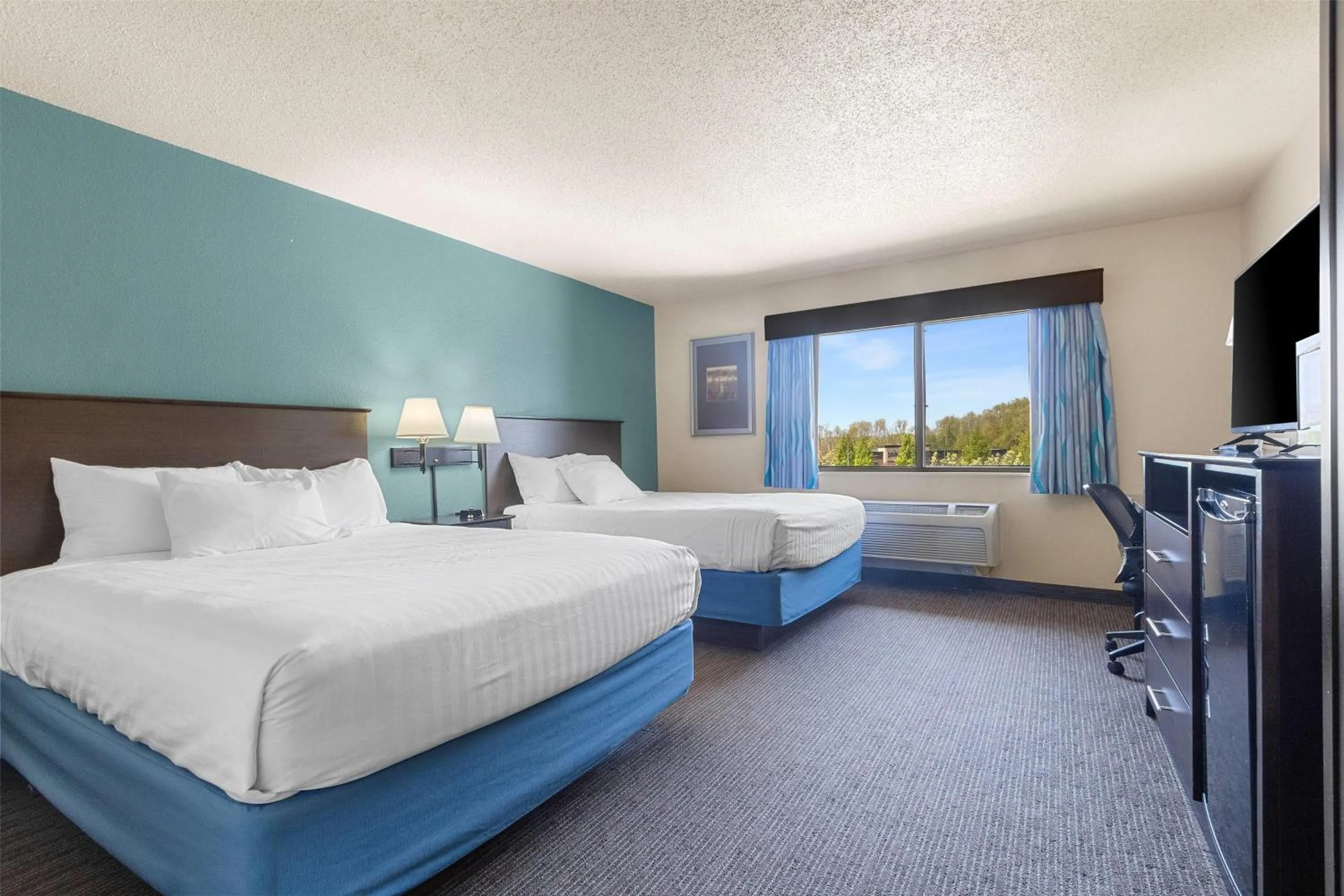 Photo of the whole room, Bed in AmericInn by Wyndham Green Bay East