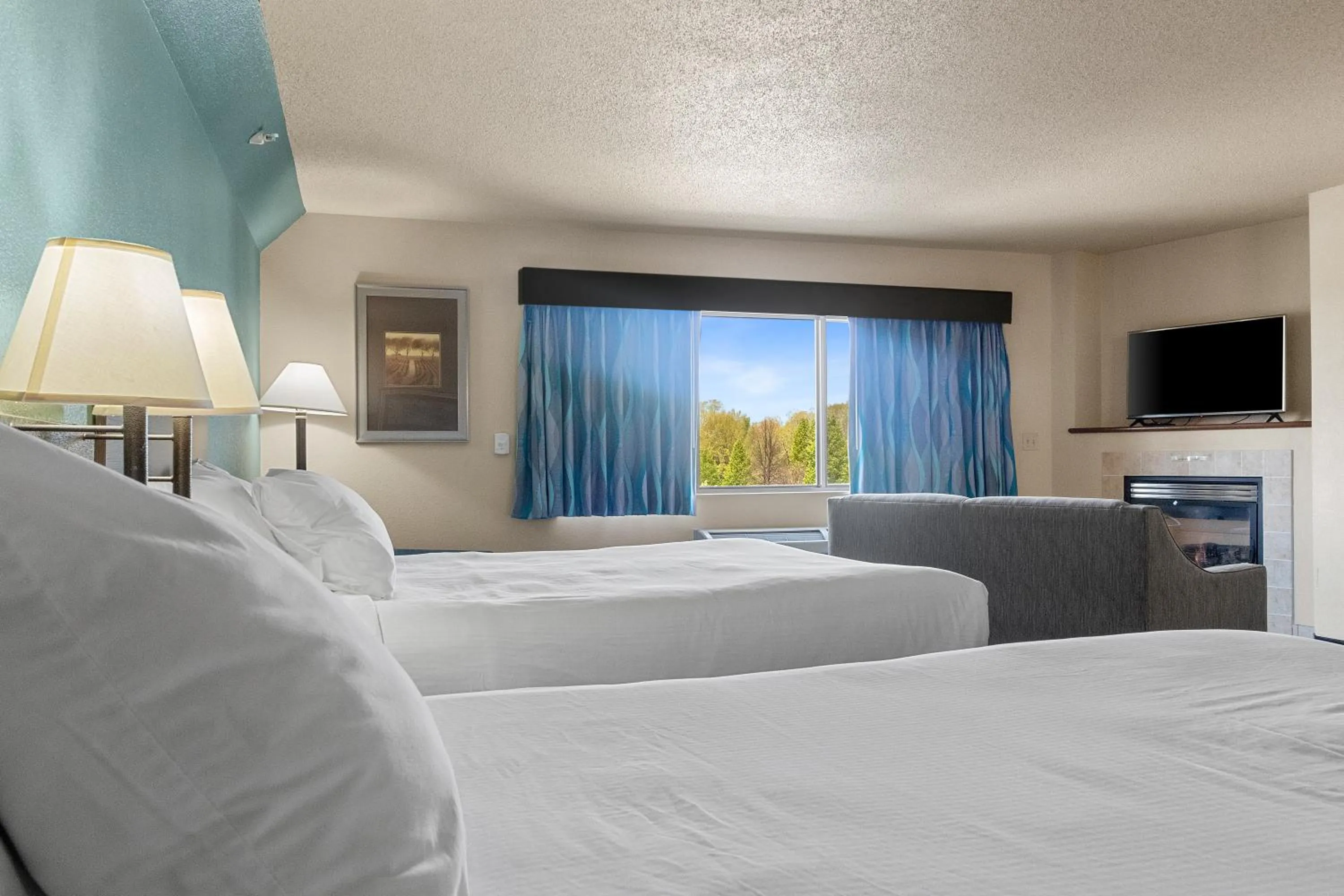 Bedroom, Bed in AmericInn by Wyndham Green Bay East