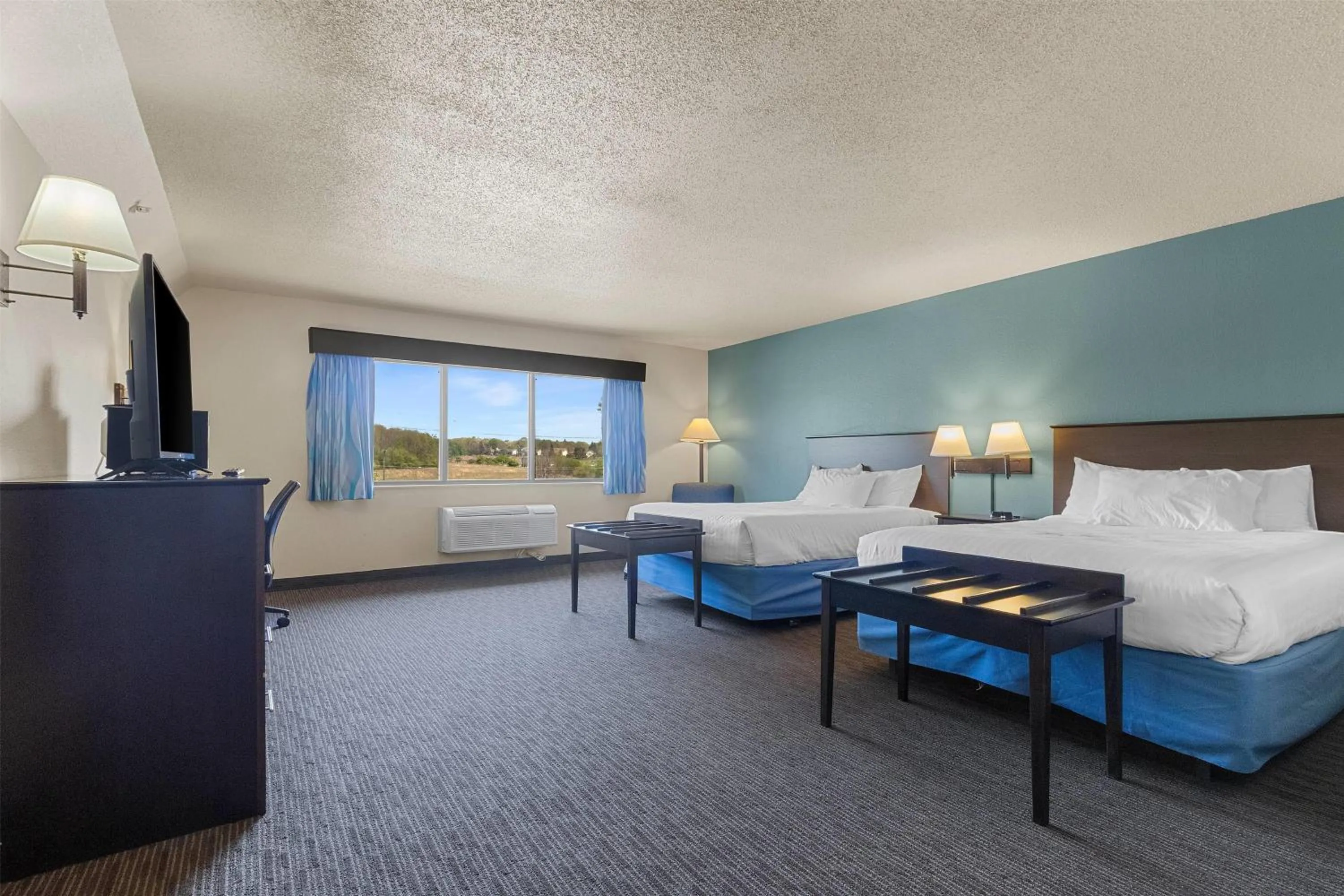 Photo of the whole room, Bed in AmericInn by Wyndham Green Bay East