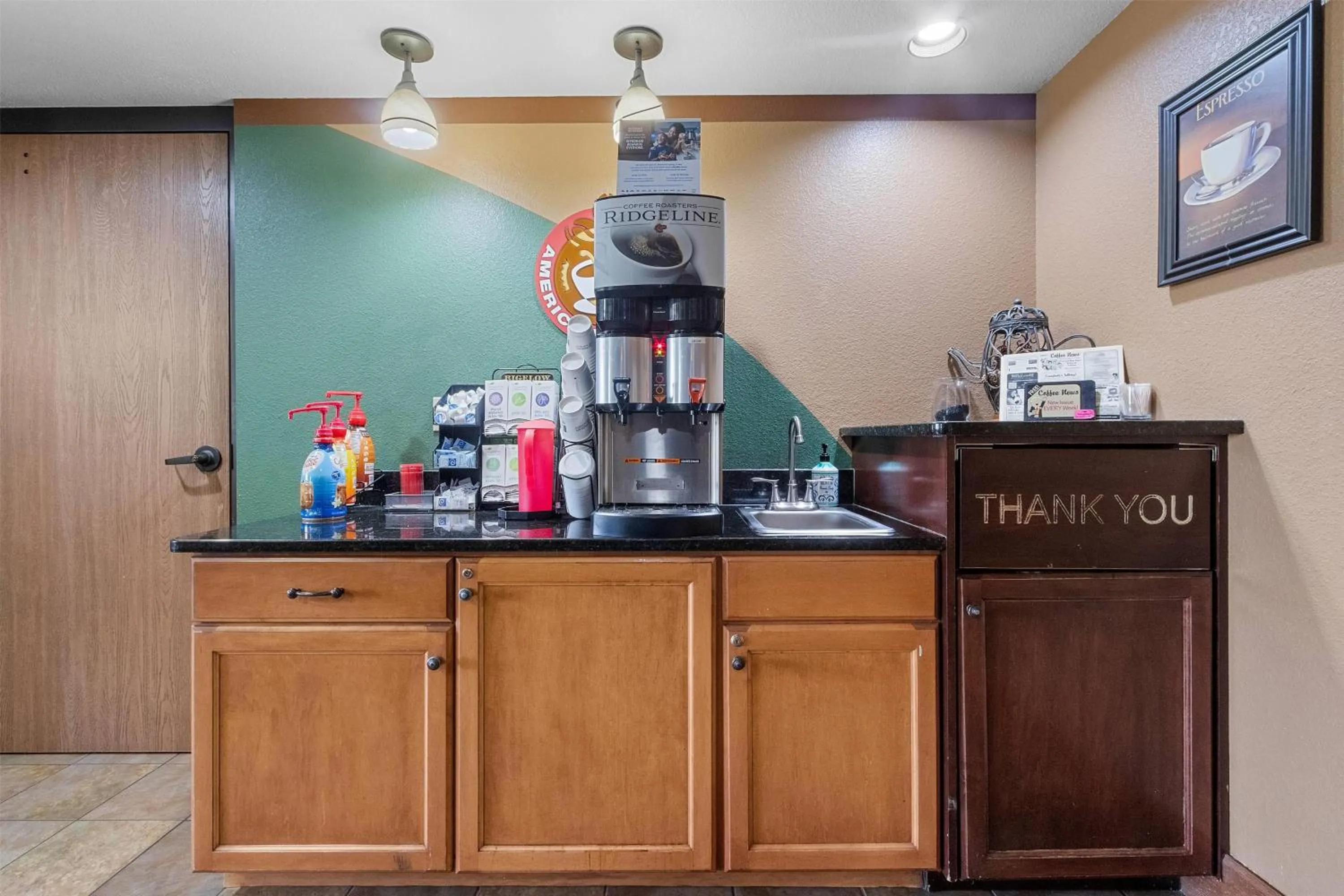 Restaurant/places to eat in AmericInn by Wyndham Green Bay East