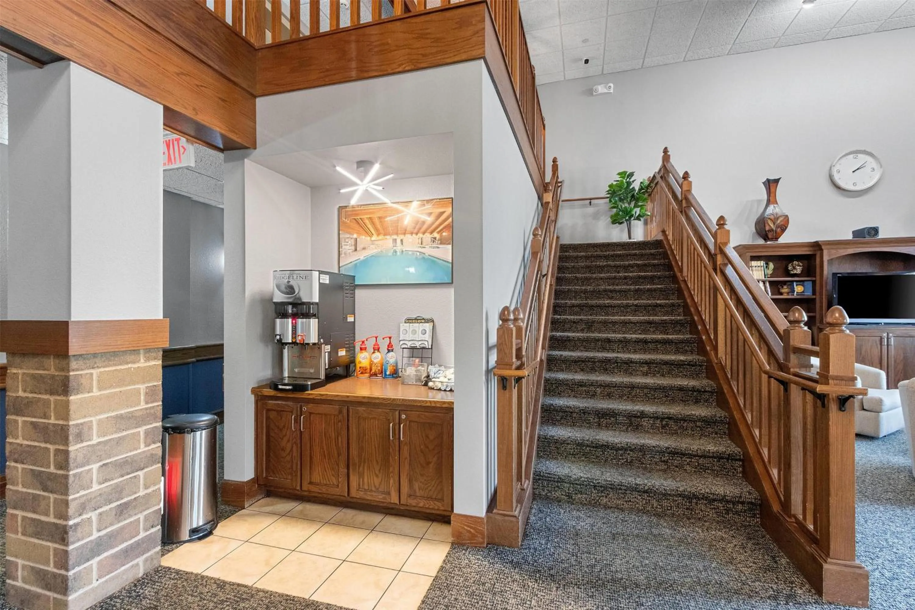 Lobby or reception in AmericInn by Wyndham Green Bay East