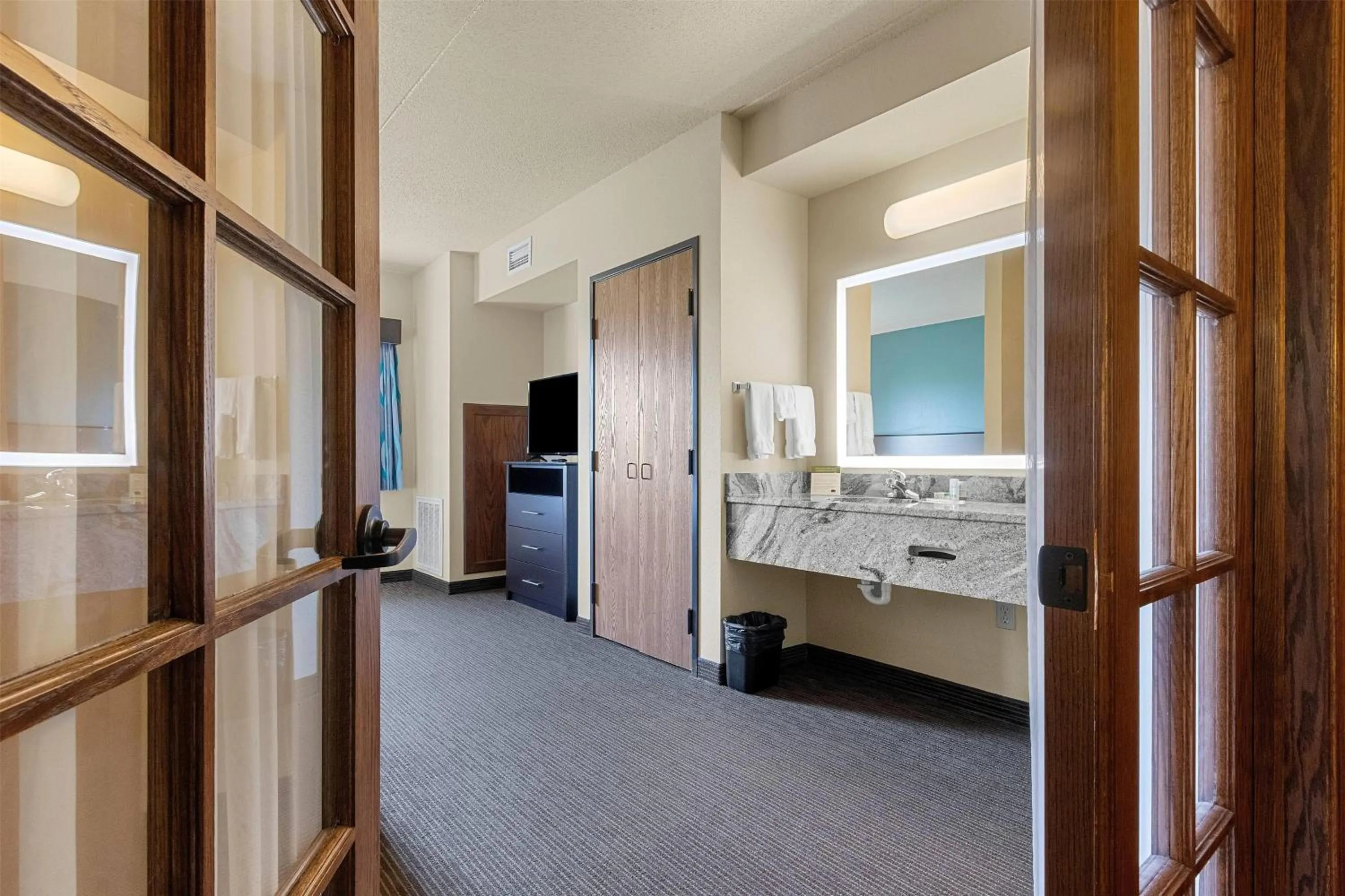 Photo of the whole room in AmericInn by Wyndham Green Bay East