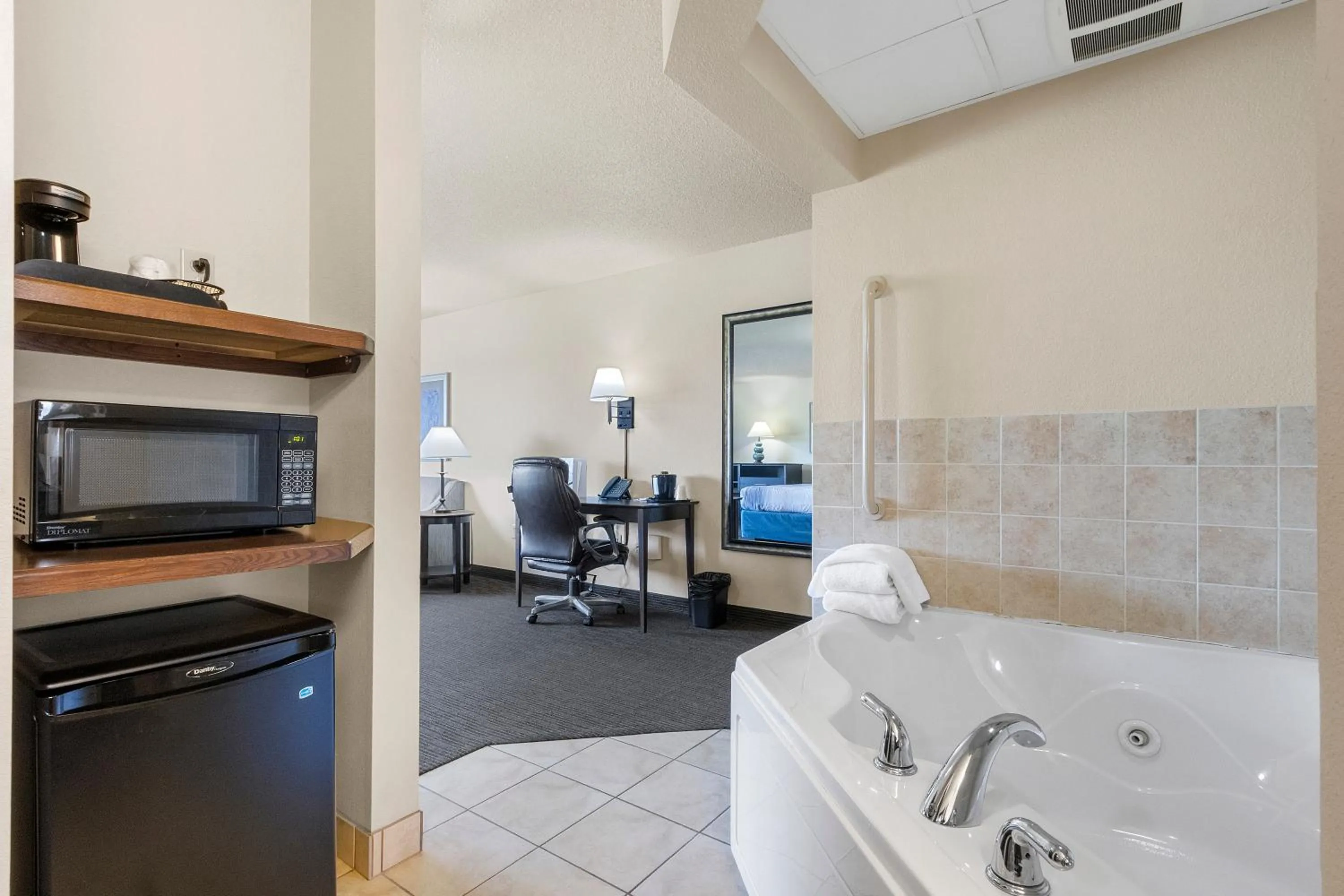 Hot Tub in AmericInn by Wyndham Green Bay East