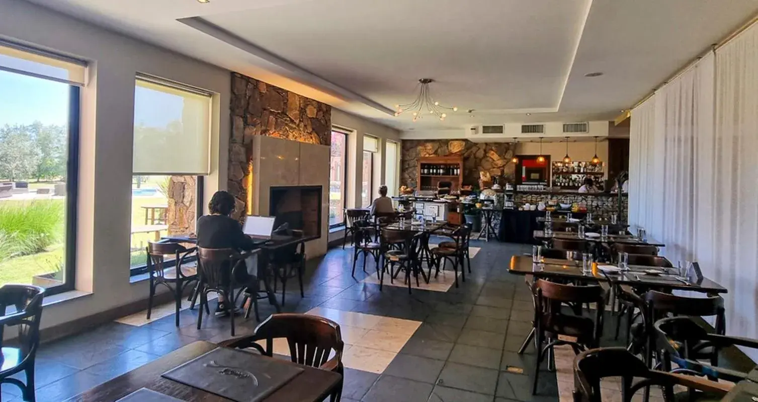 Lounge or bar in Regency Park Hotel Lounge or bar in Regency Park Hotel