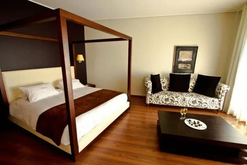 Photo of the whole room, Bed in Regency Park Hotel Photo of the whole room, Bed in Regency Park Hotel