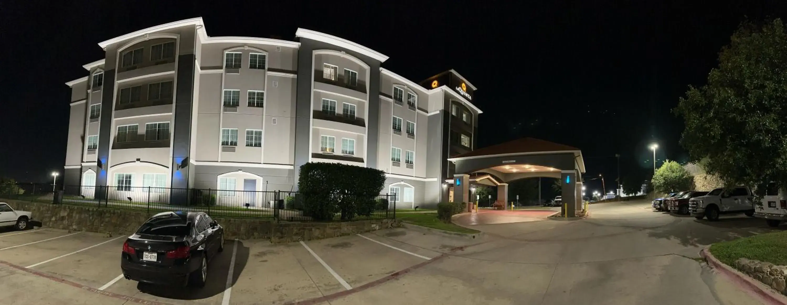 Property building in La Quinta by Wyndham Fort Worth - Lake Worth Property building in La Quinta by Wyndham Fort Worth - Lake Worth