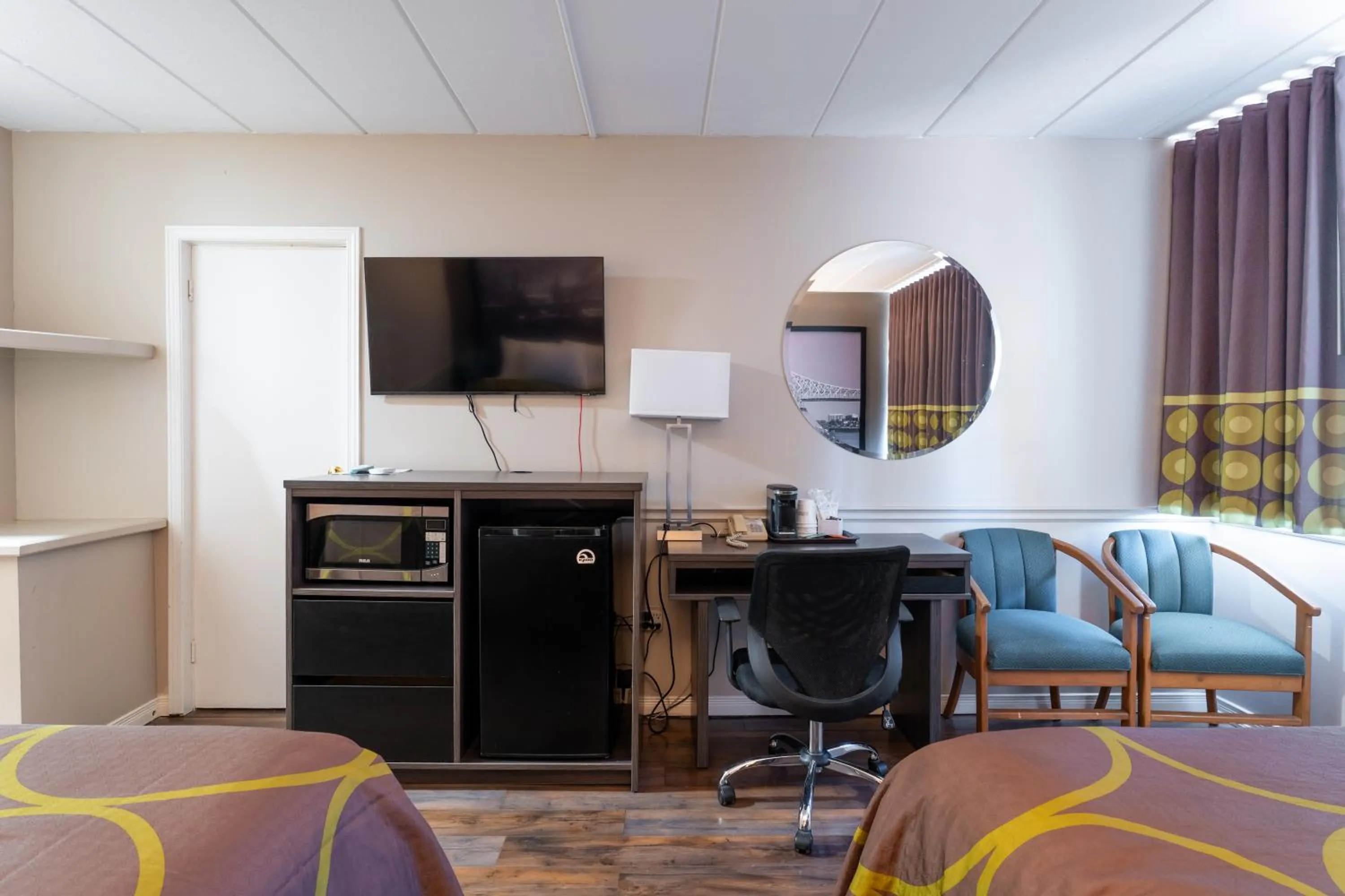 Super 8 by Wyndham Gananoque - Country Squire Resort