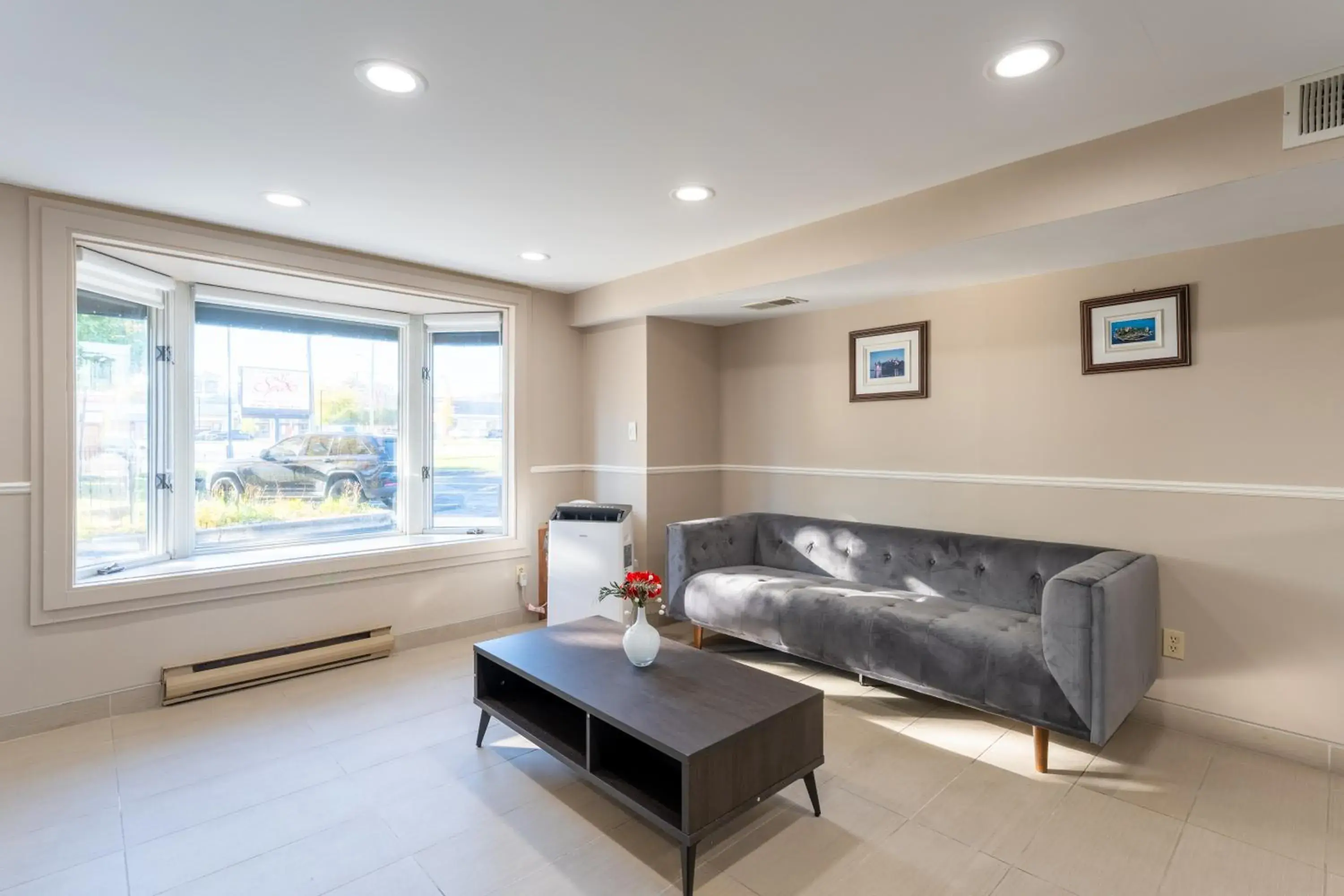 Lobby or reception, Bed in Super 8 by Wyndham Gananoque - Country Squire Resort Lobby or reception, Bed in Super 8 by Wyndham Gananoque - Country Squire Resort