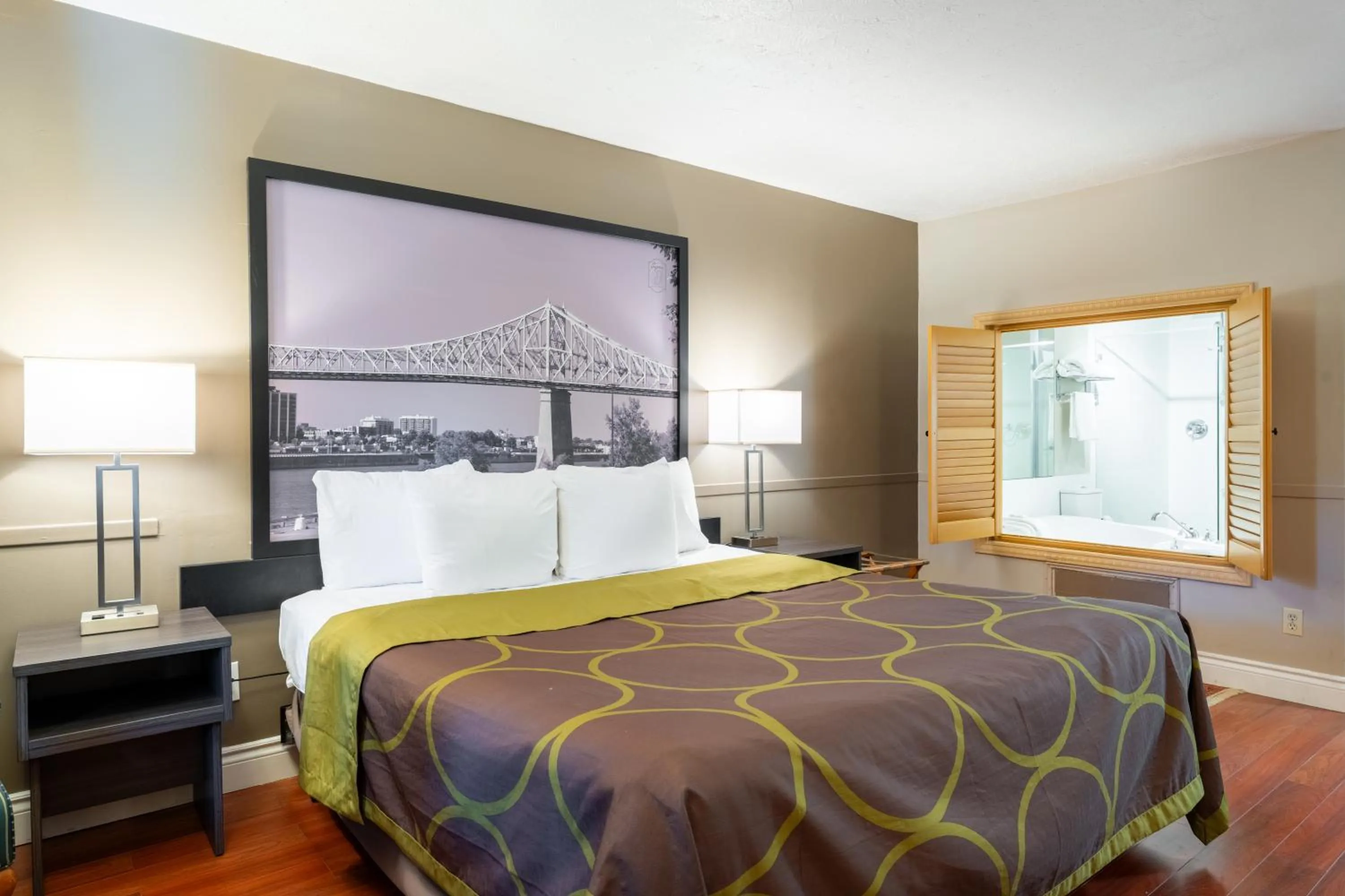 Bed in Super 8 by Wyndham Gananoque - Country Squire Resort