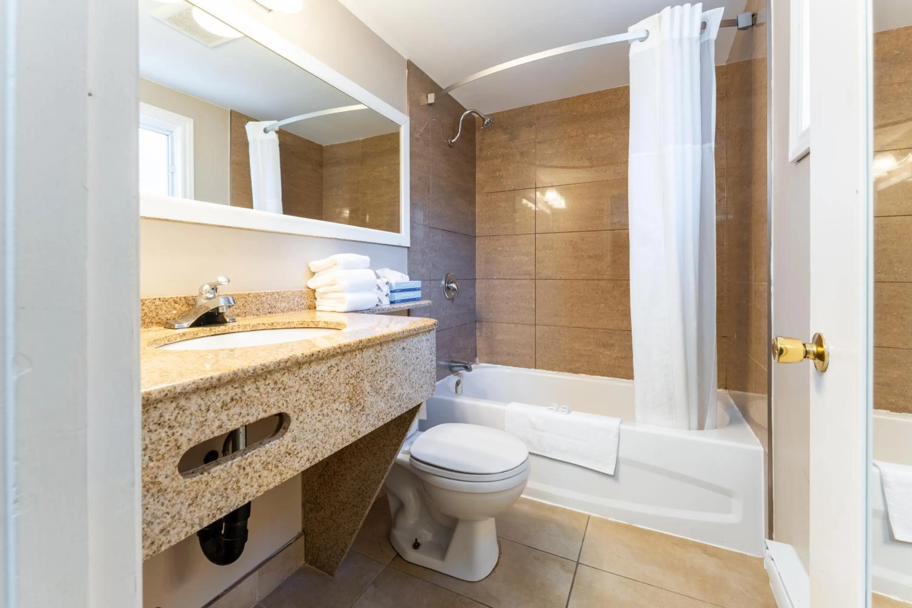 Super 8 by Wyndham Gananoque - Country Squire Resort