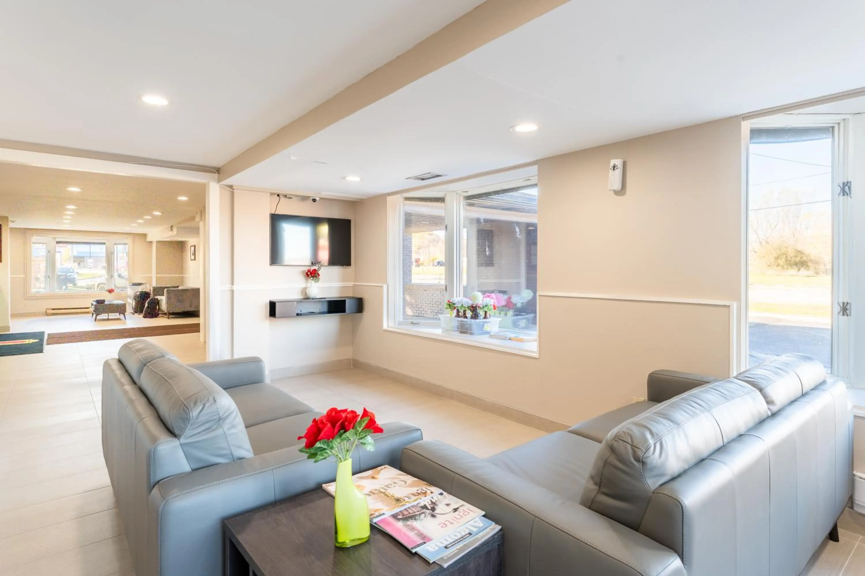 Lobby or reception in Super 8 by Wyndham Gananoque - Country Squire Resort