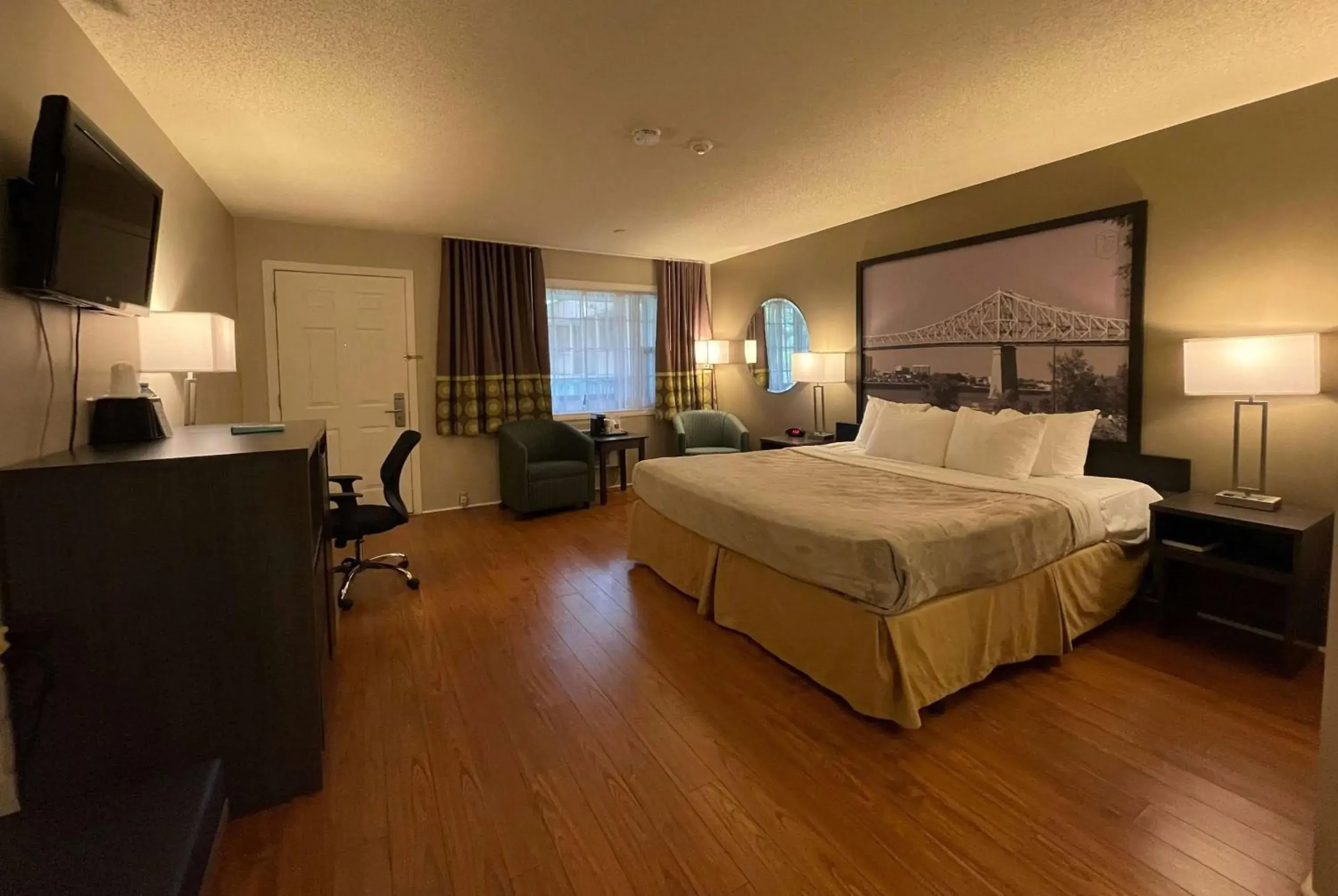 Photo of the whole room, Bed in Super 8 by Wyndham Gananoque - Country Squire Resort Photo of the whole room, Bed in Super 8 by Wyndham Gananoque - Country Squire Resort