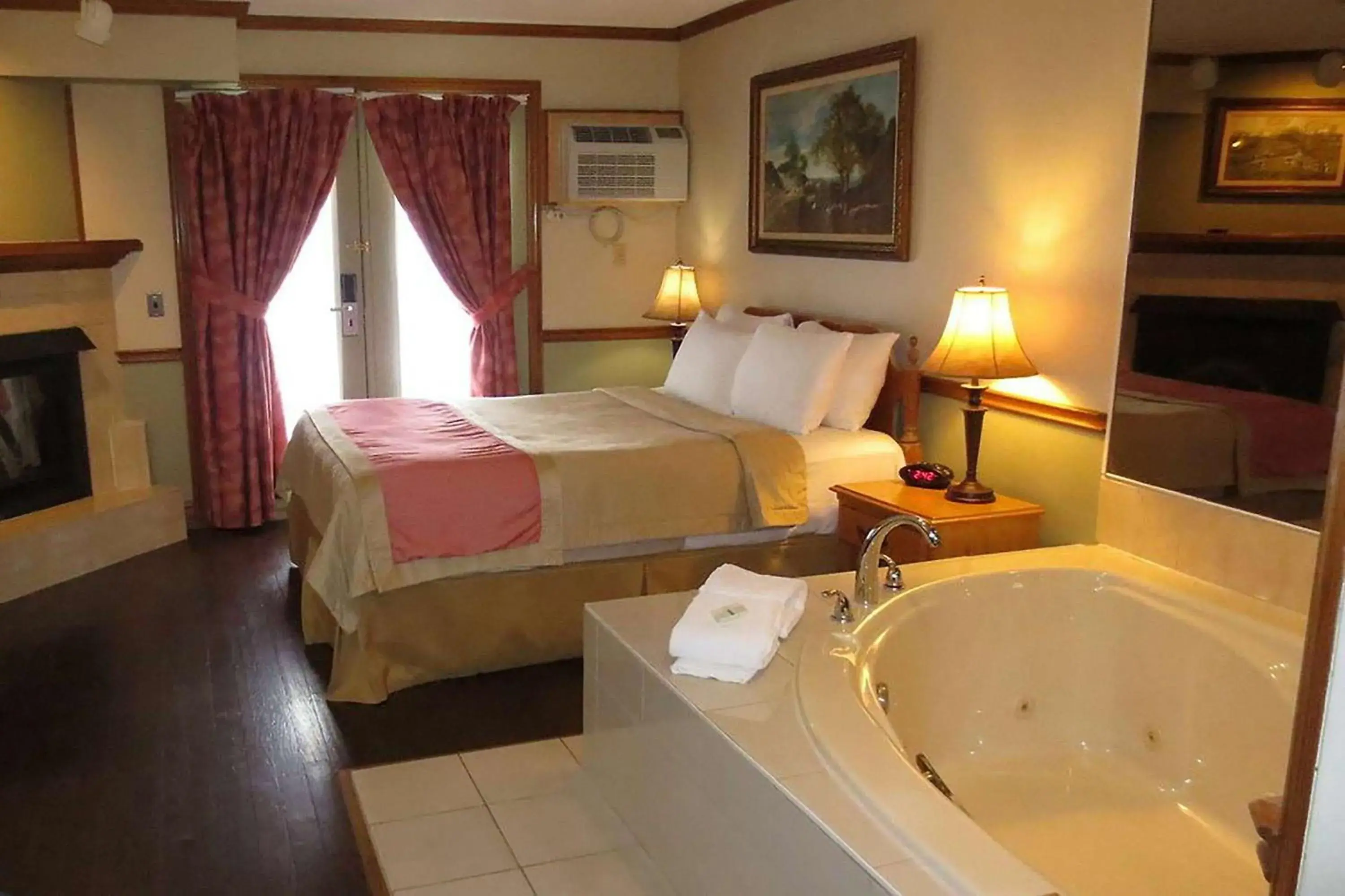 Photo of the whole room, Bed in Super 8 by Wyndham Gananoque - Country Squire Resort Photo of the whole room, Bed in Super 8 by Wyndham Gananoque - Country Squire Resort