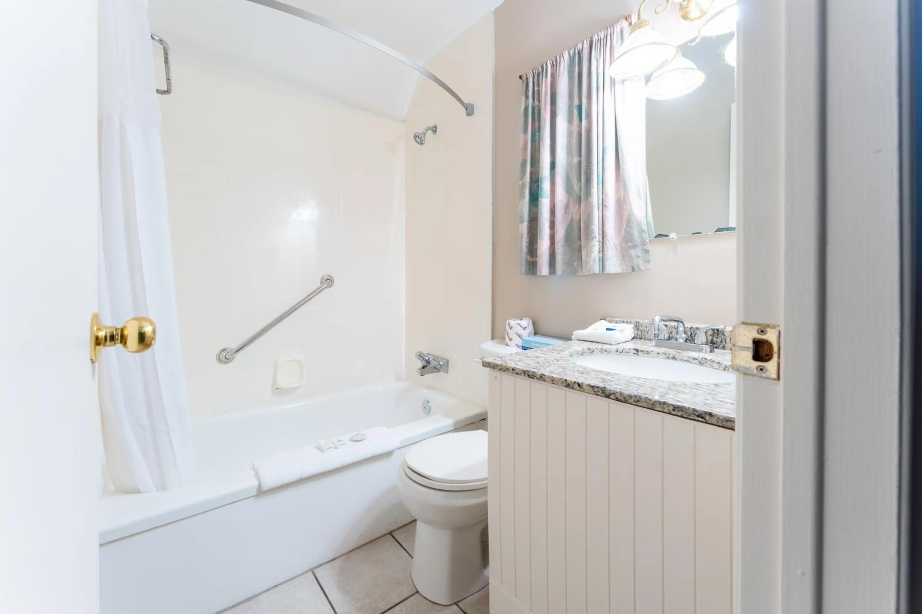 Super 8 by Wyndham Gananoque - Country Squire Resort