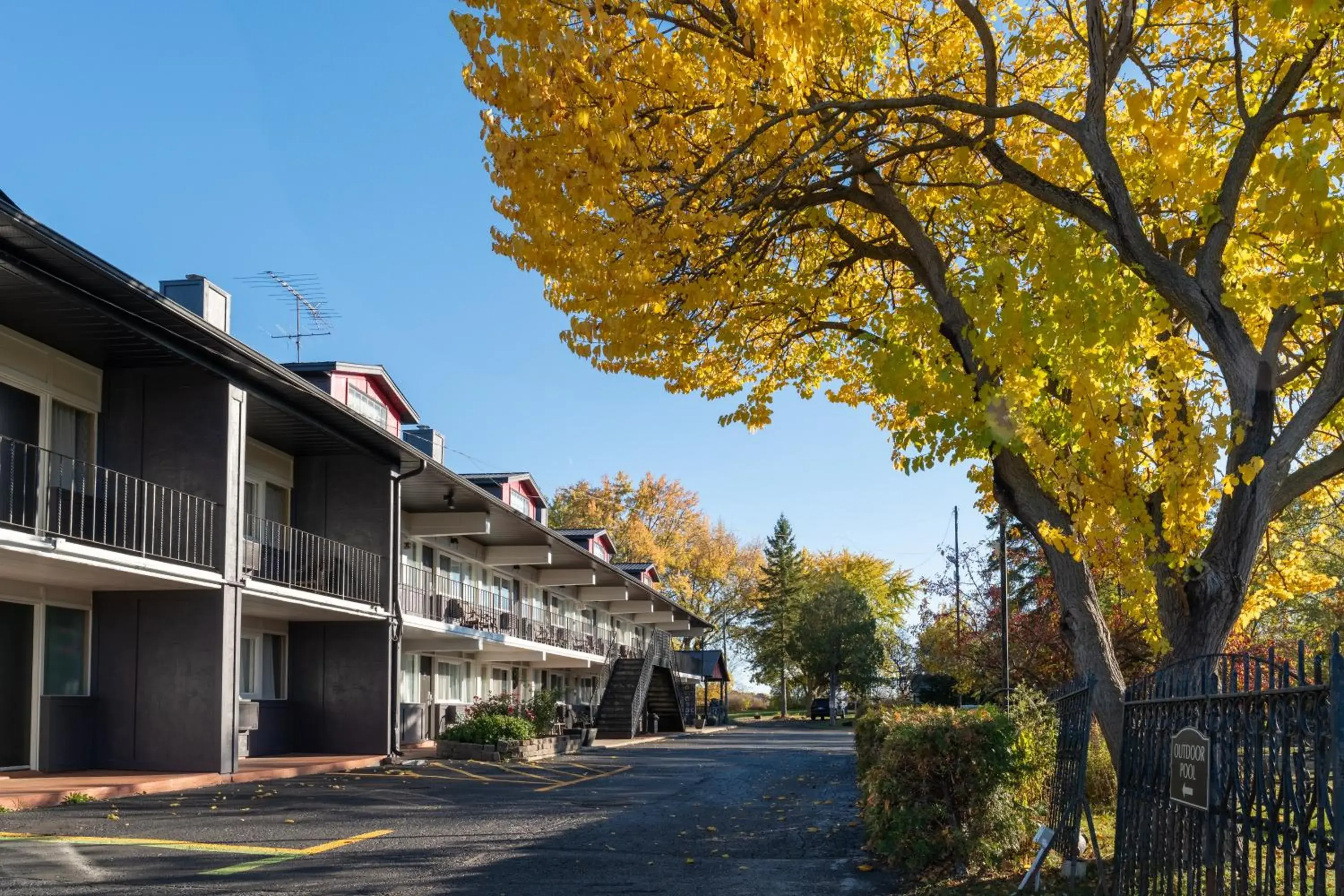 Property building in Super 8 by Wyndham Gananoque - Country Squire Resort Property building in Super 8 by Wyndham Gananoque - Country Squire Resort