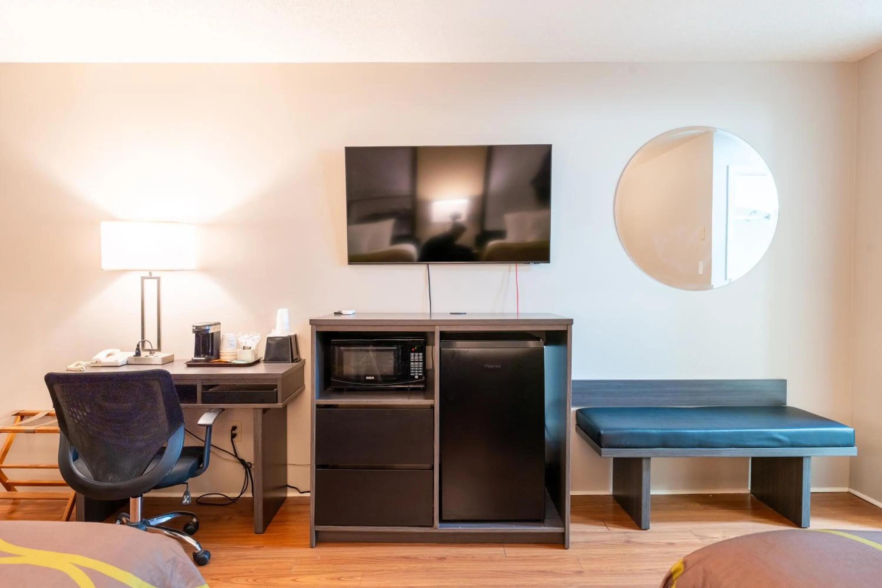 Super 8 by Wyndham Gananoque - Country Squire Resort