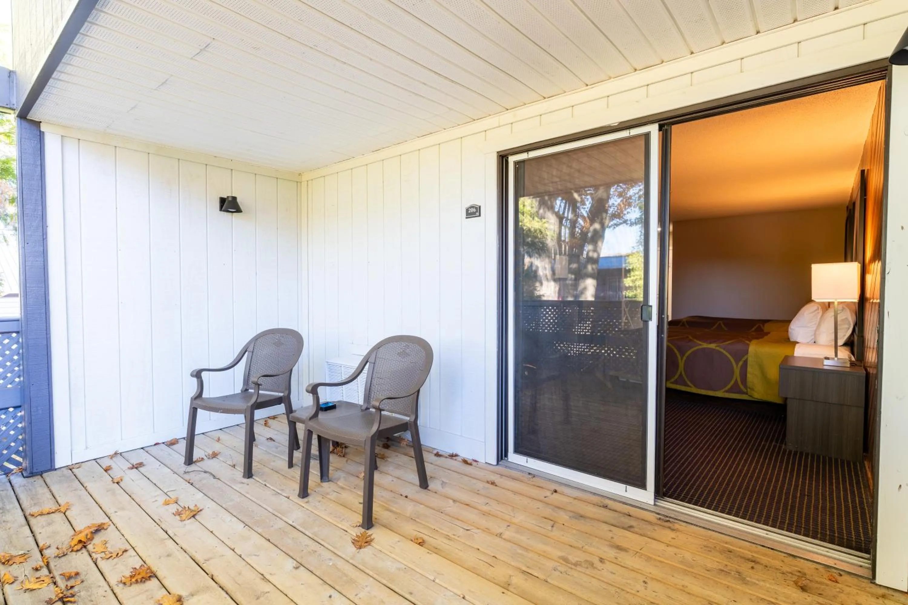 Super 8 by Wyndham Gananoque - Country Squire Resort