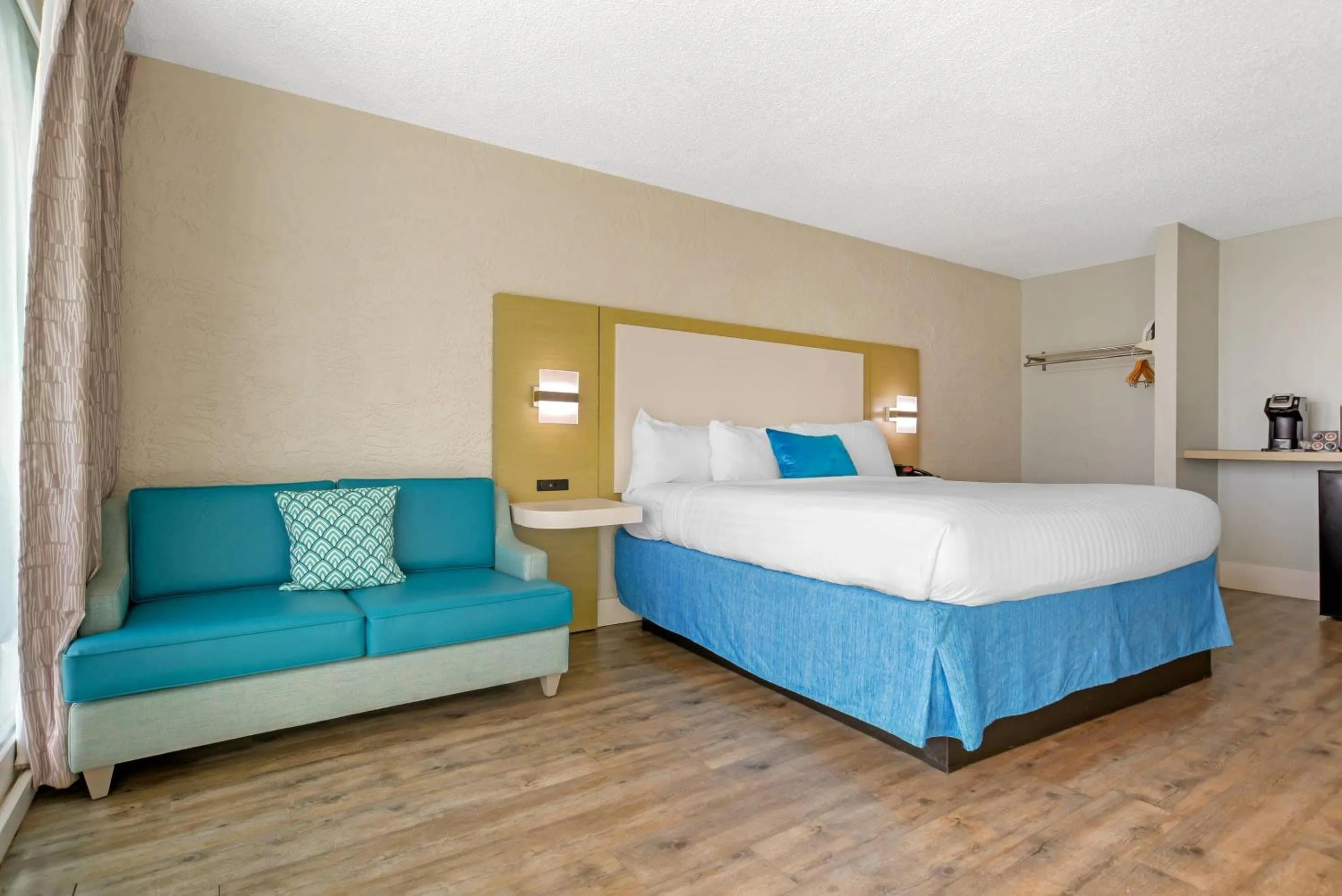 Bedroom, Bed in Inn on Destin Harbor, an Ascend Collection Hotel