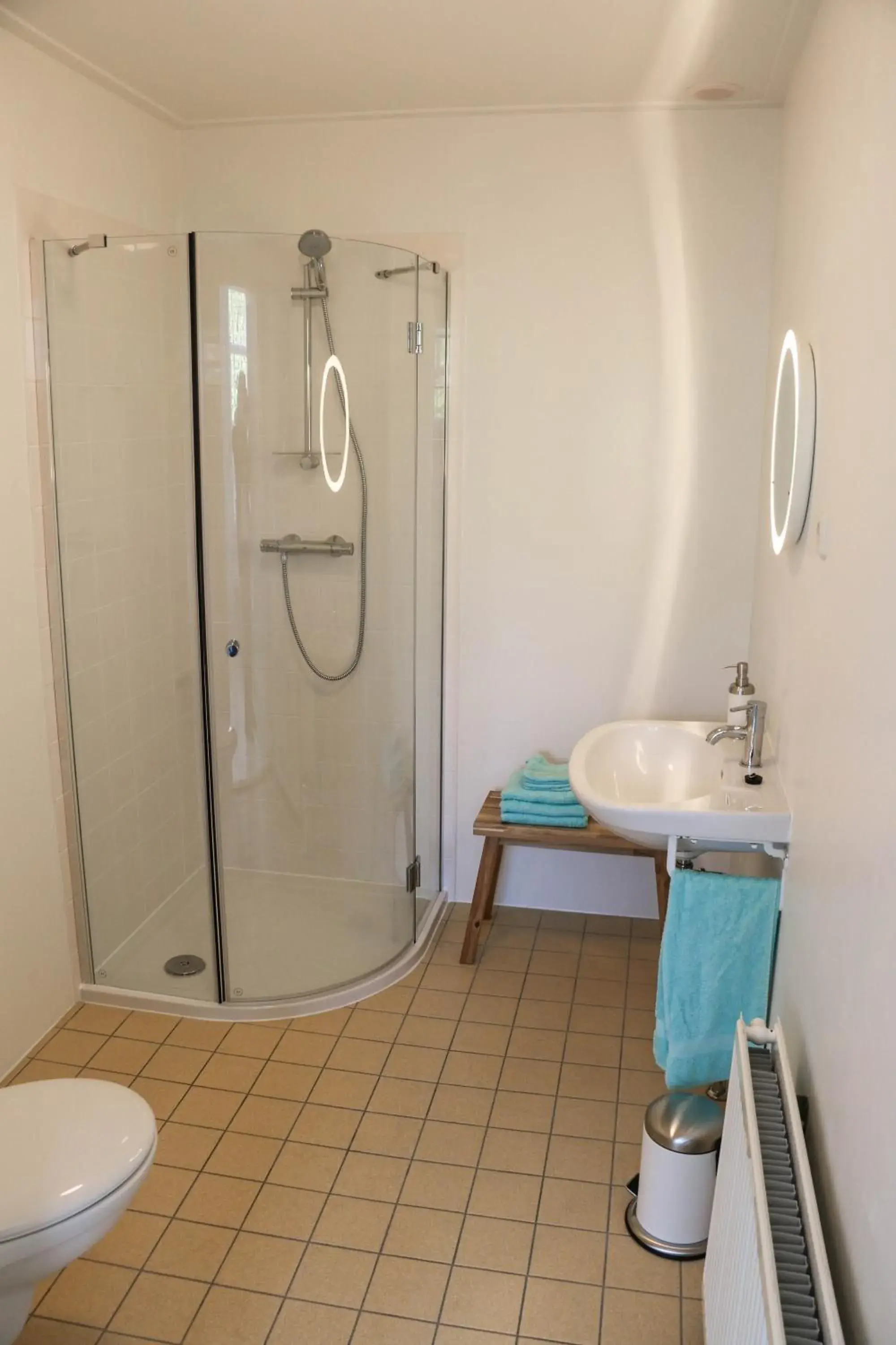 Double or Twin Room with Extra Bed in Logement Nij Bonga Holwerd Double or Twin Room with Extra Bed in Logement Nij Bonga Holwerd