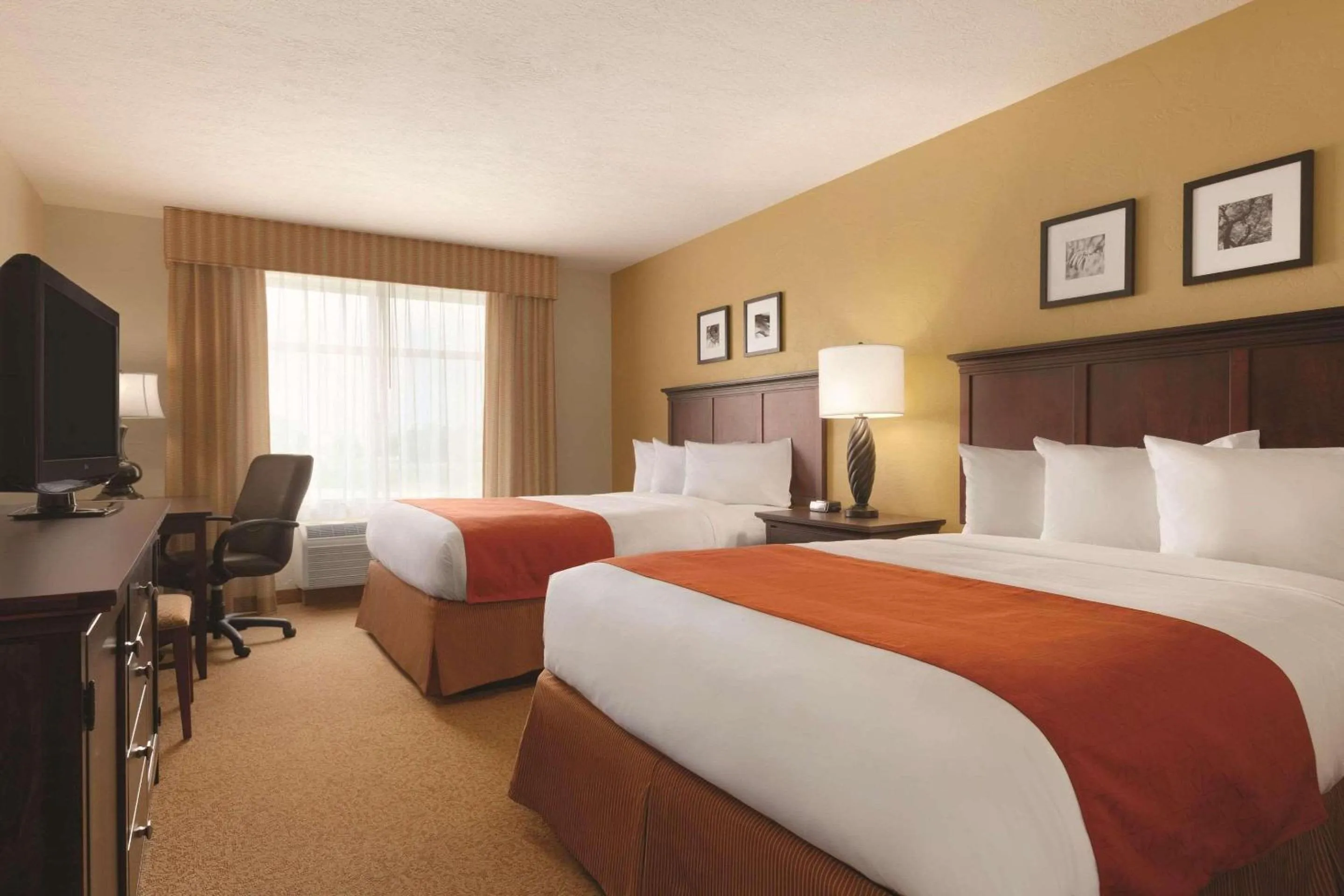 Bedroom, Bed in Country Inn & Suites by Radisson, Knoxville at Cedar Bluff, TN