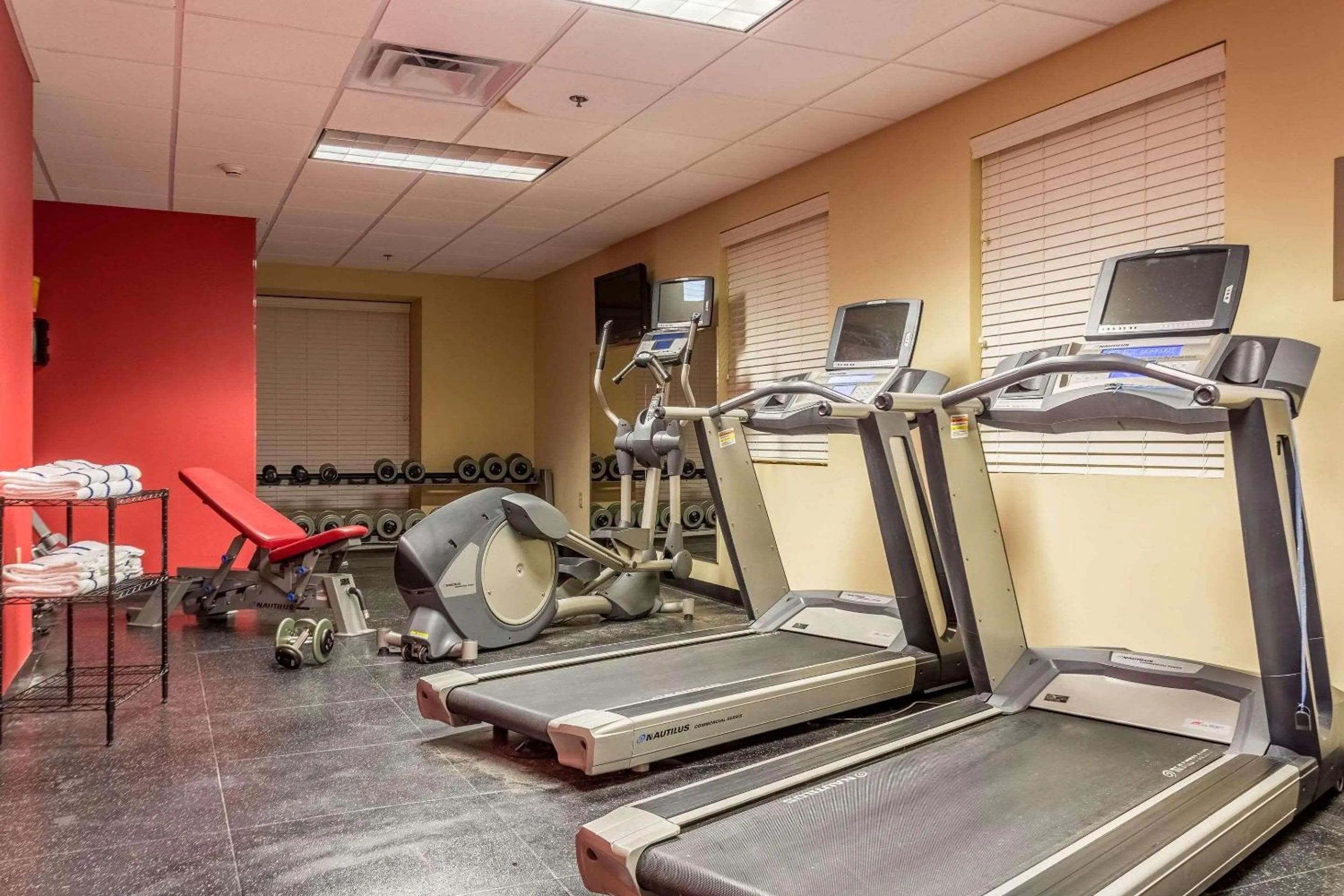 Fitness centre/facilities in Country Inn & Suites by Radisson, Knoxville at Cedar Bluff, TN