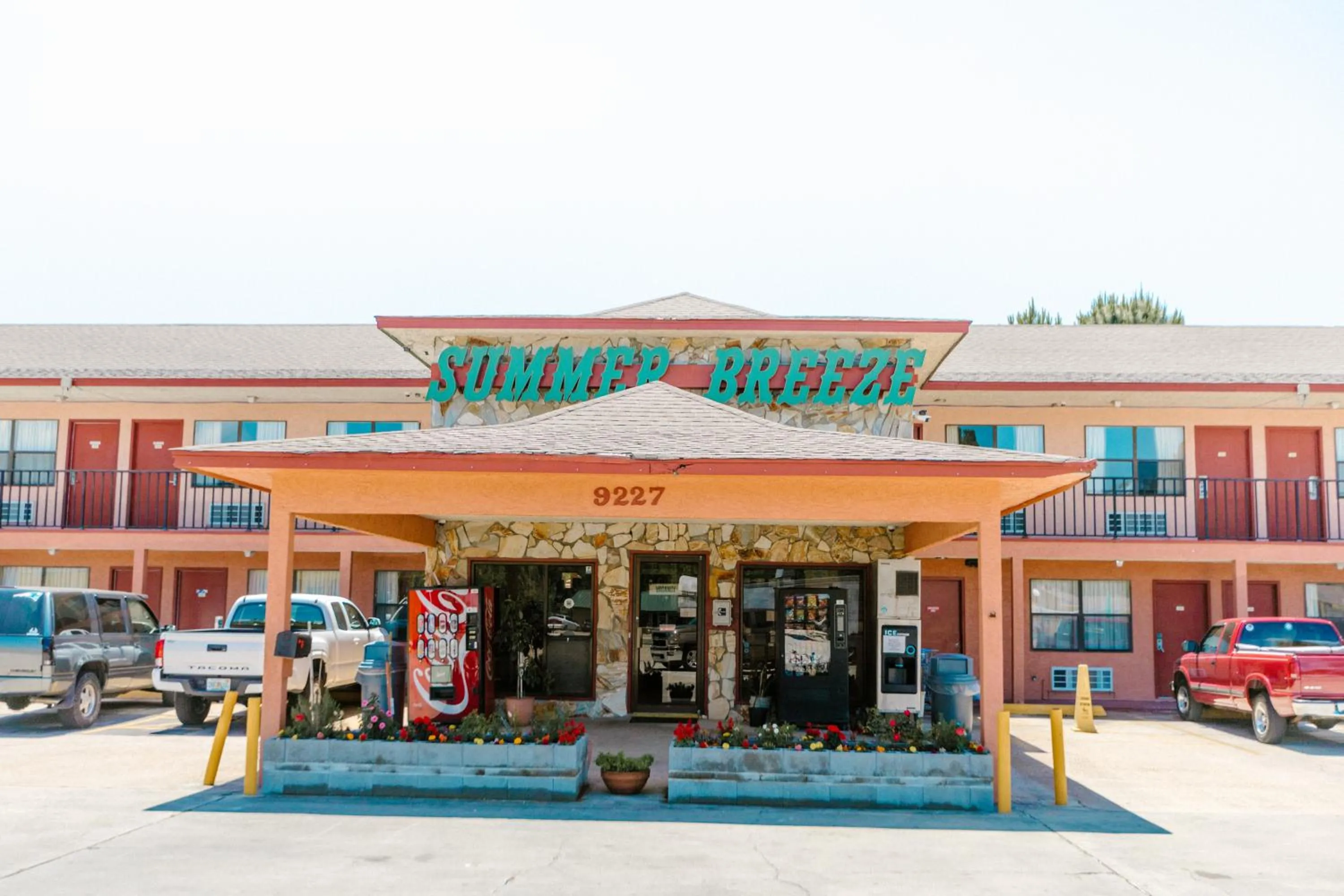 Property building in Summer Breeze Motel