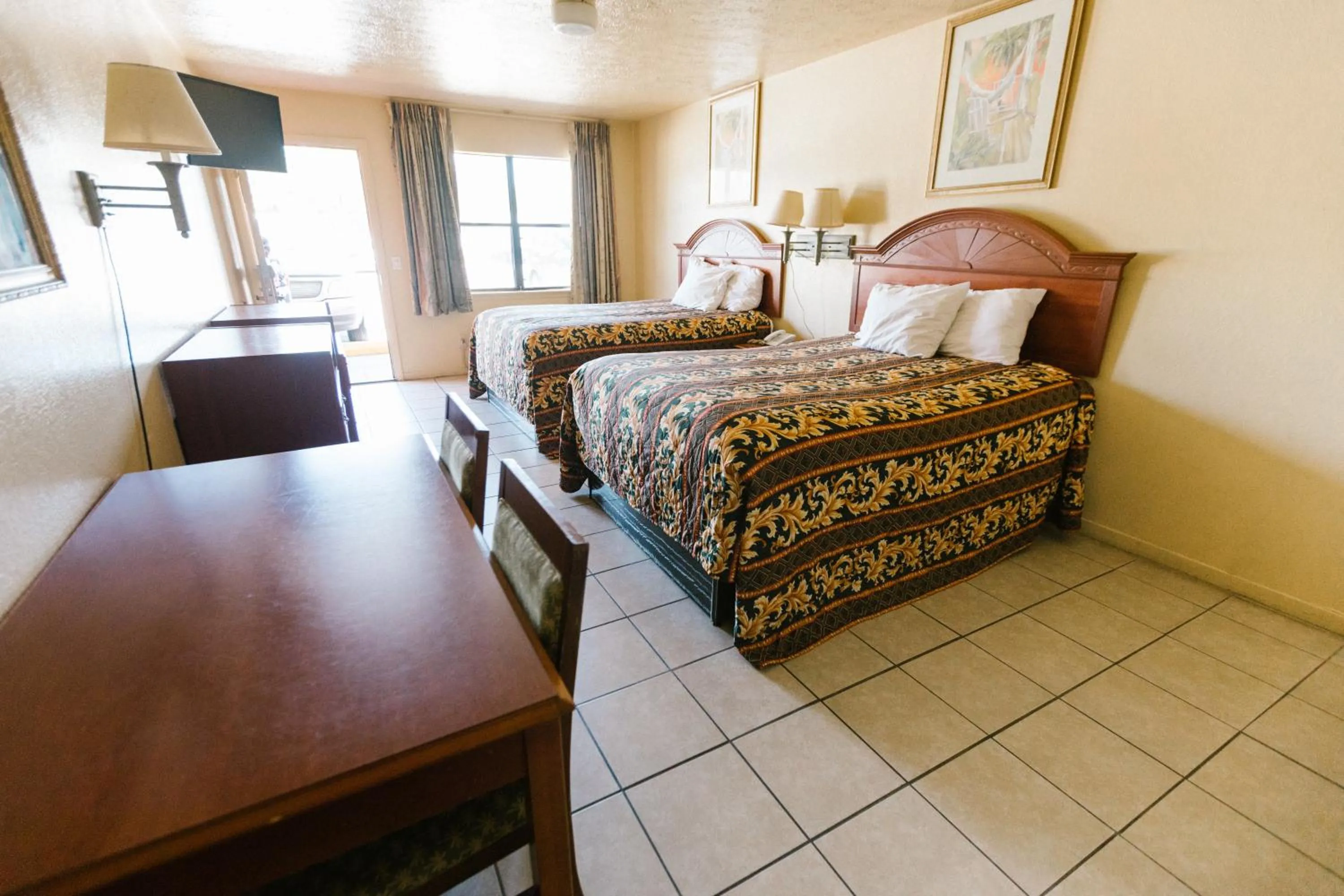 Photo of the whole room, Bed in Summer Breeze Motel