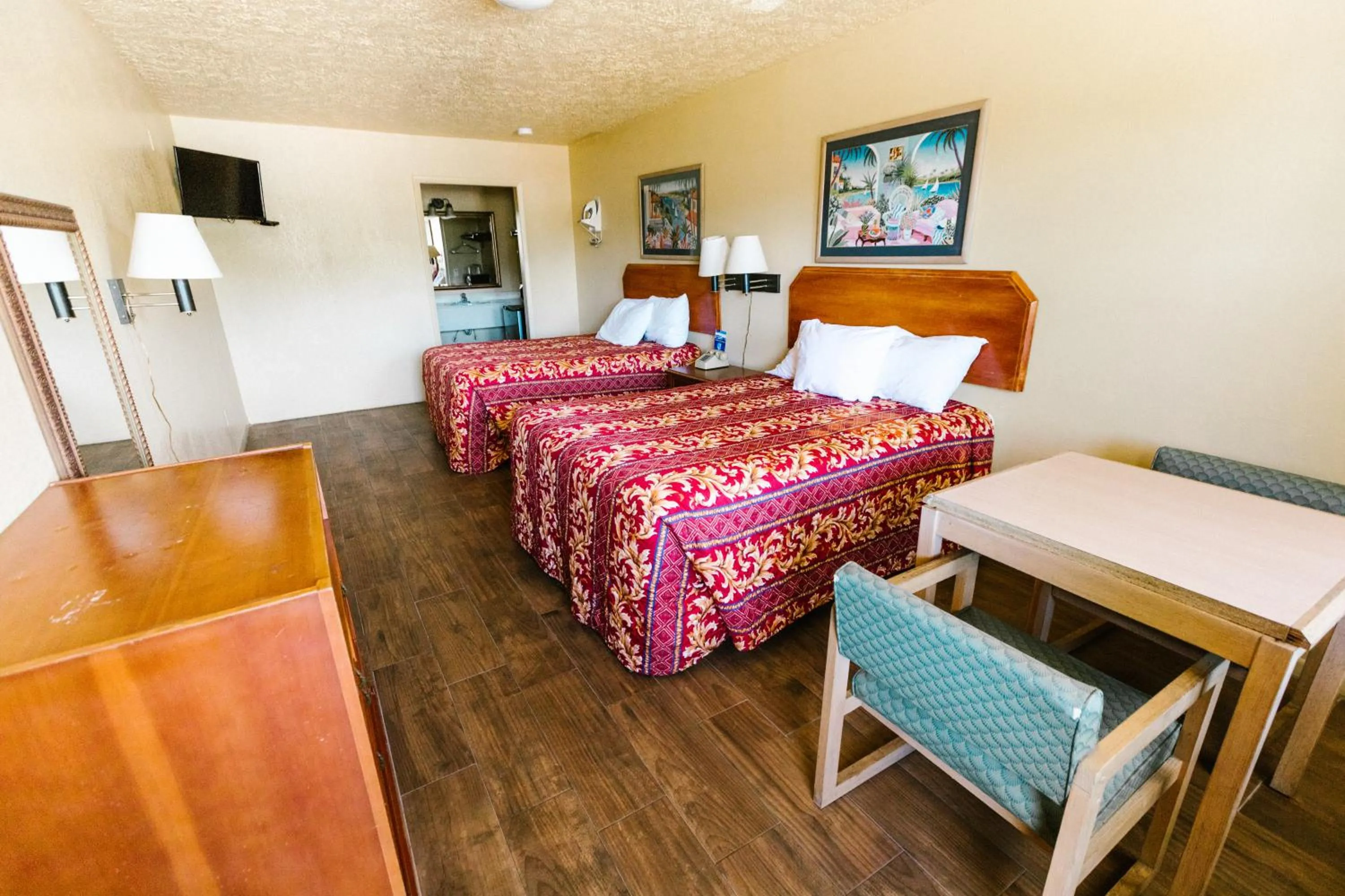 Photo of the whole room, Bed in Summer Breeze Motel
