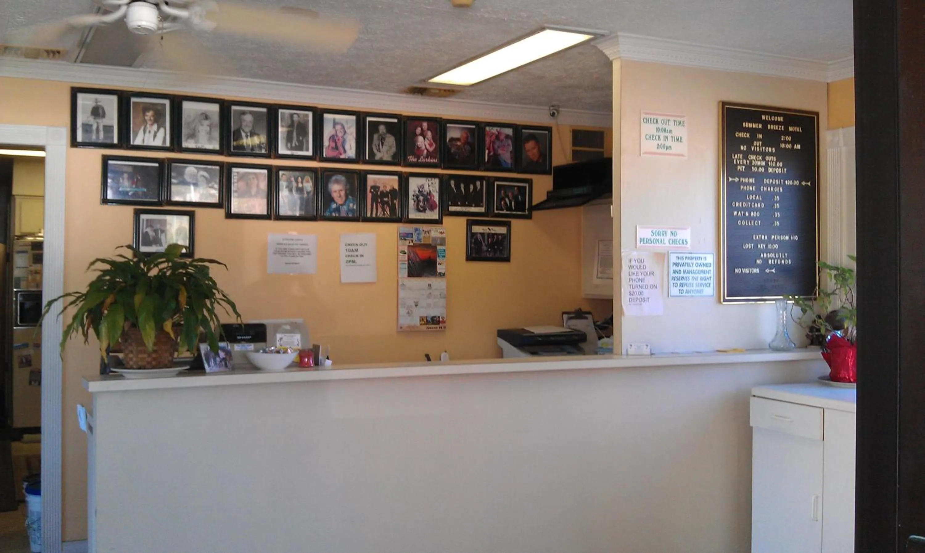 Lobby or reception in Summer Breeze Motel