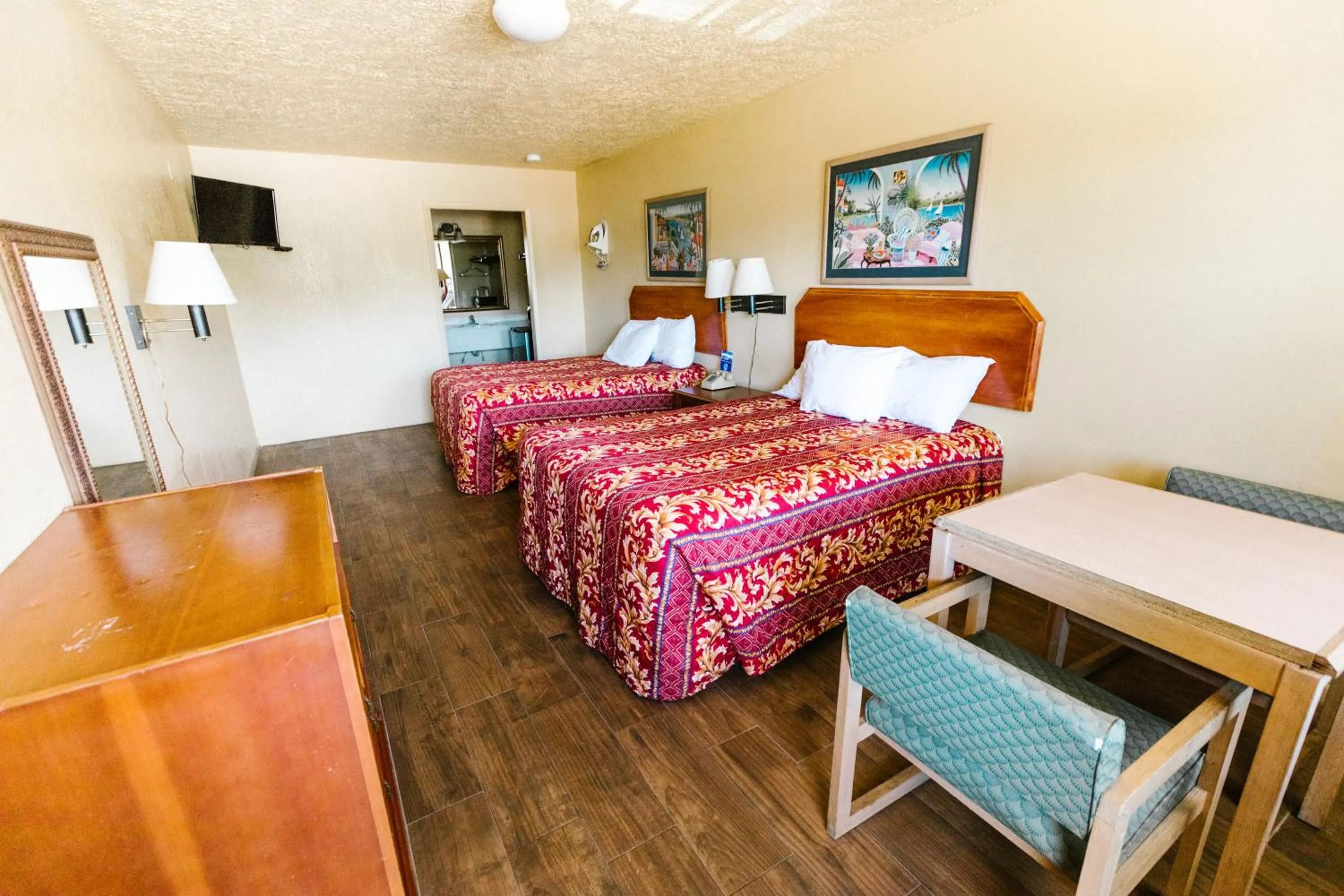 Photo of the whole room, Bed in Summer Breeze Motel