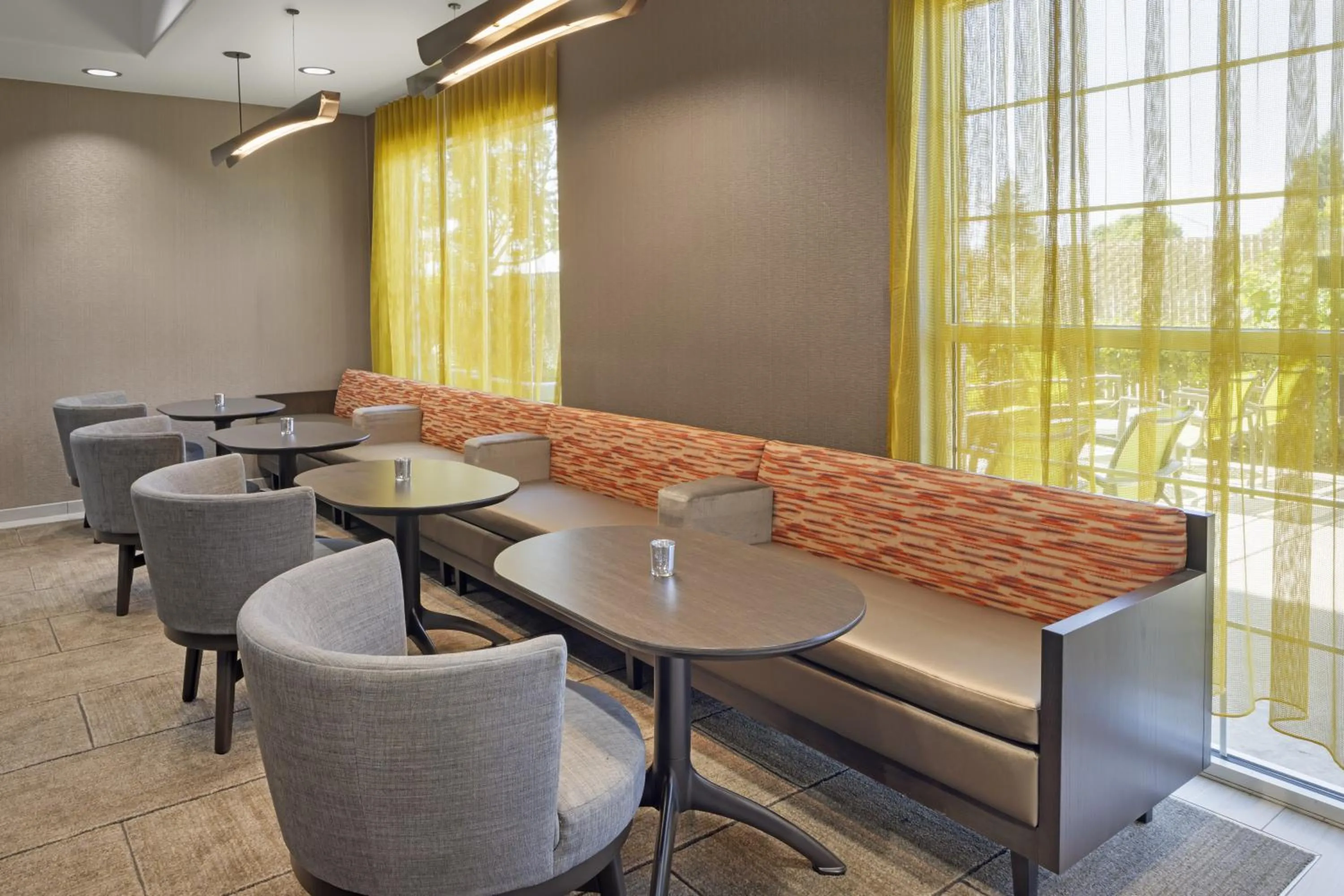 Dining area in Comfort Suites