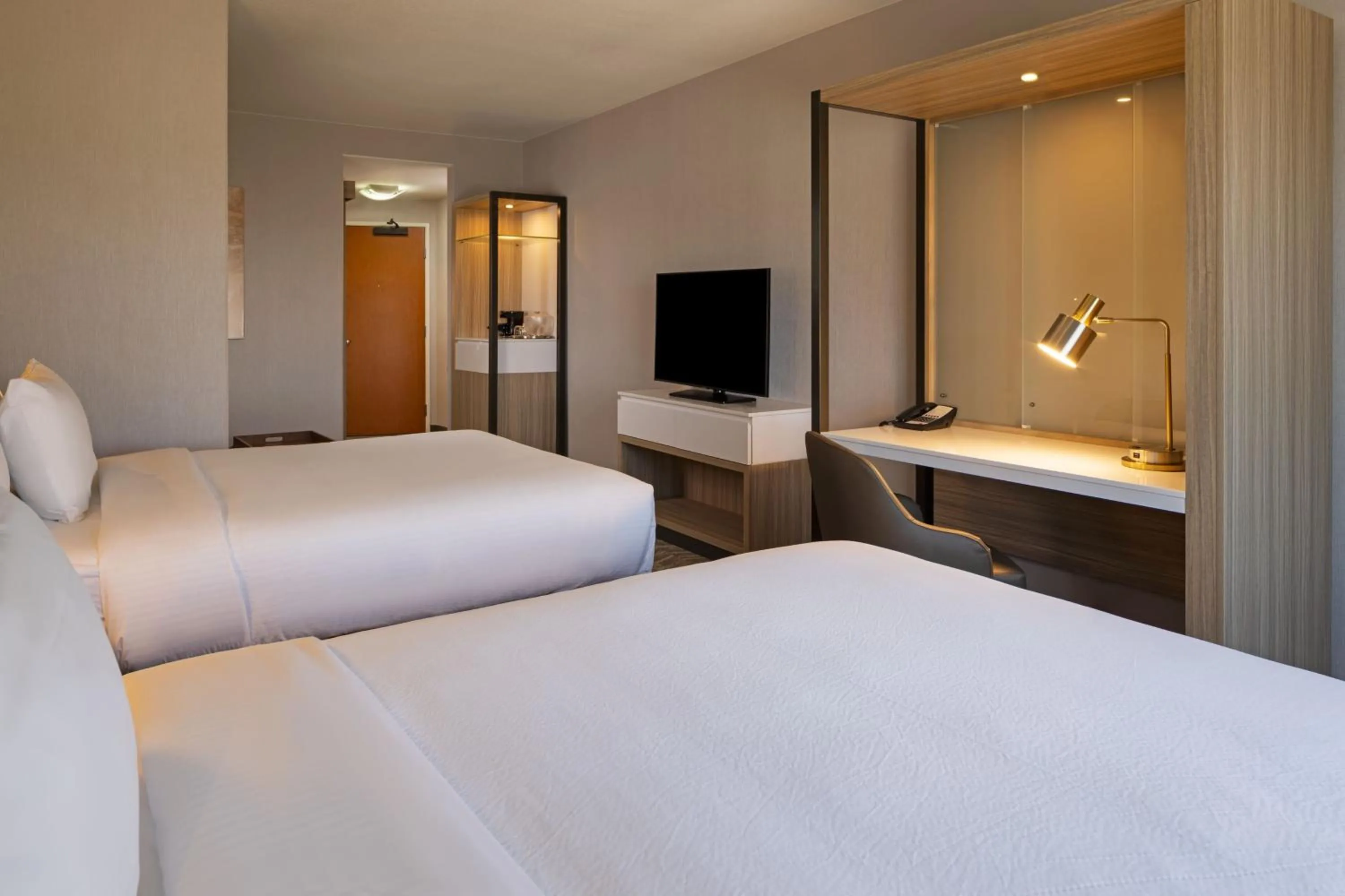 Photo of the whole room, Bed in Comfort Suites