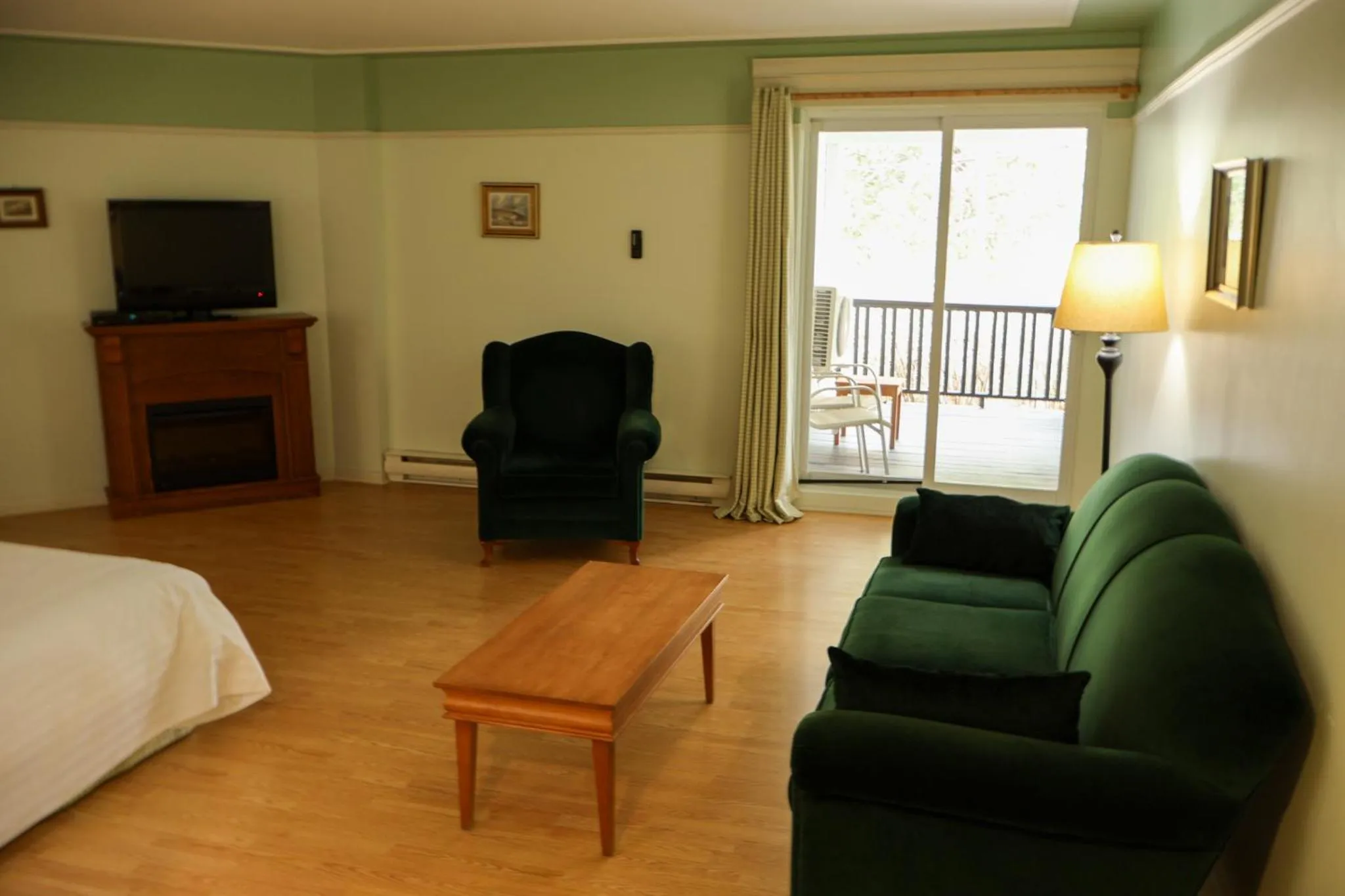Bedroom, Bed in Hôtel au Petit Berger