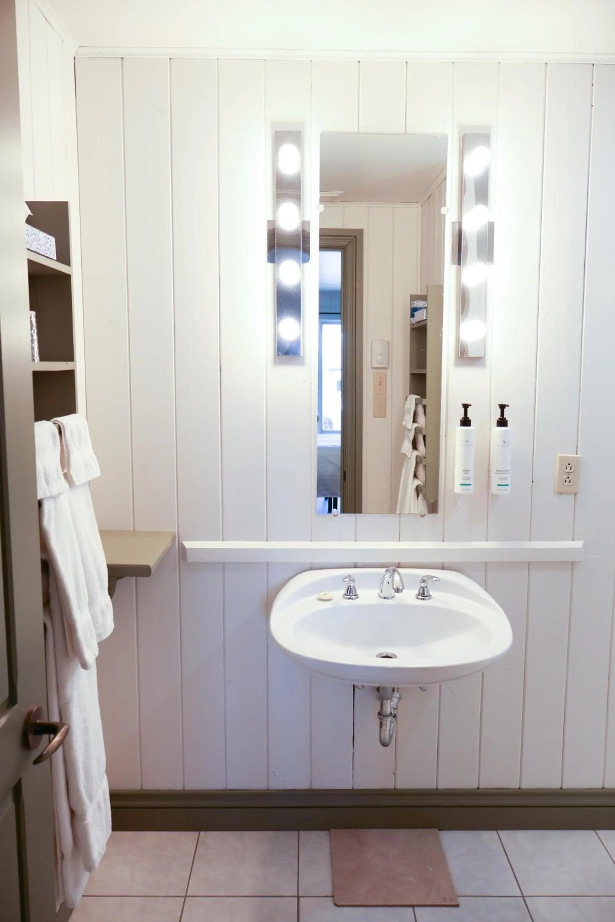 Bathroom in Hôtel au Petit Berger