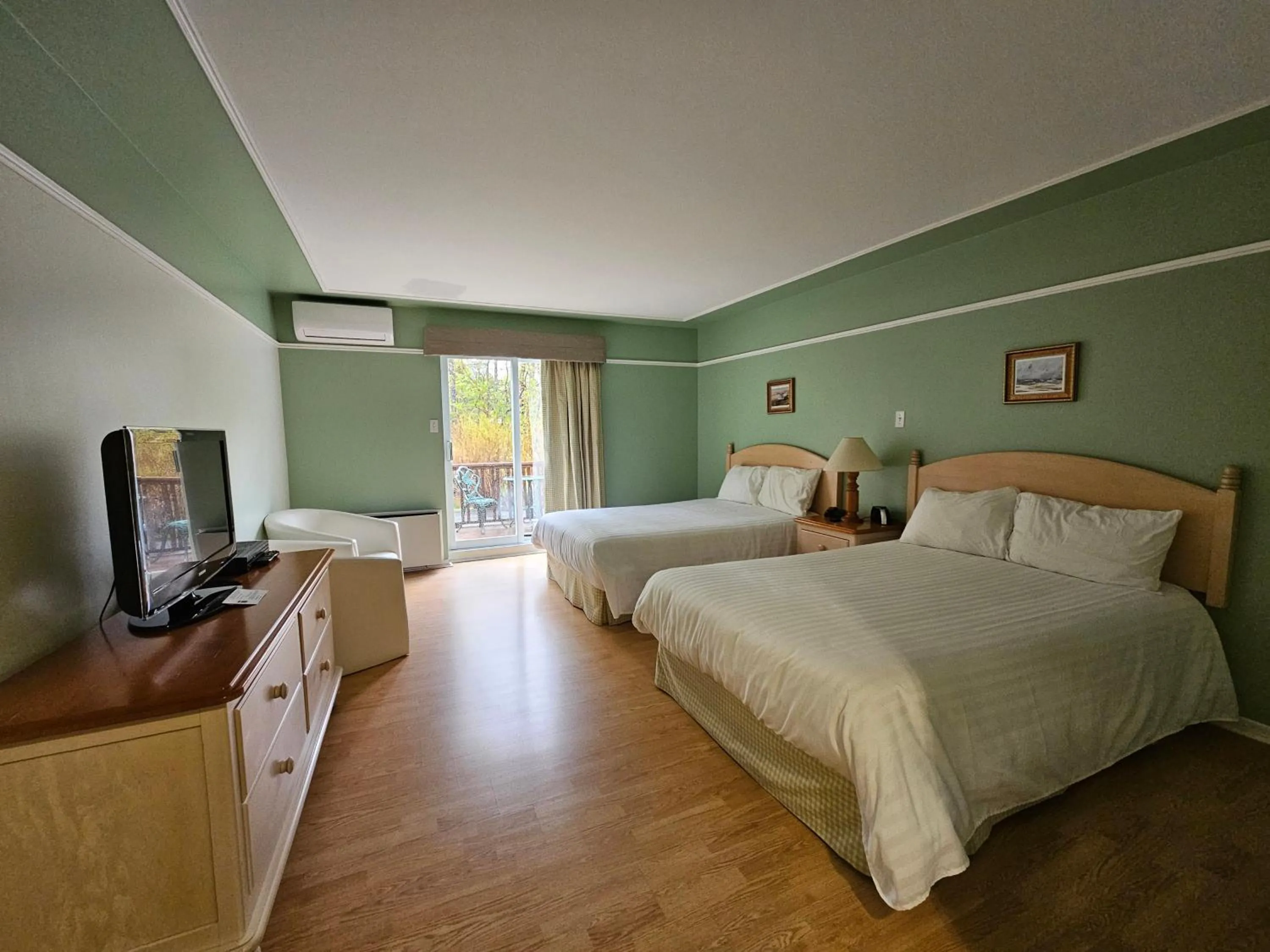 Bedroom, Bed in Hôtel au Petit Berger