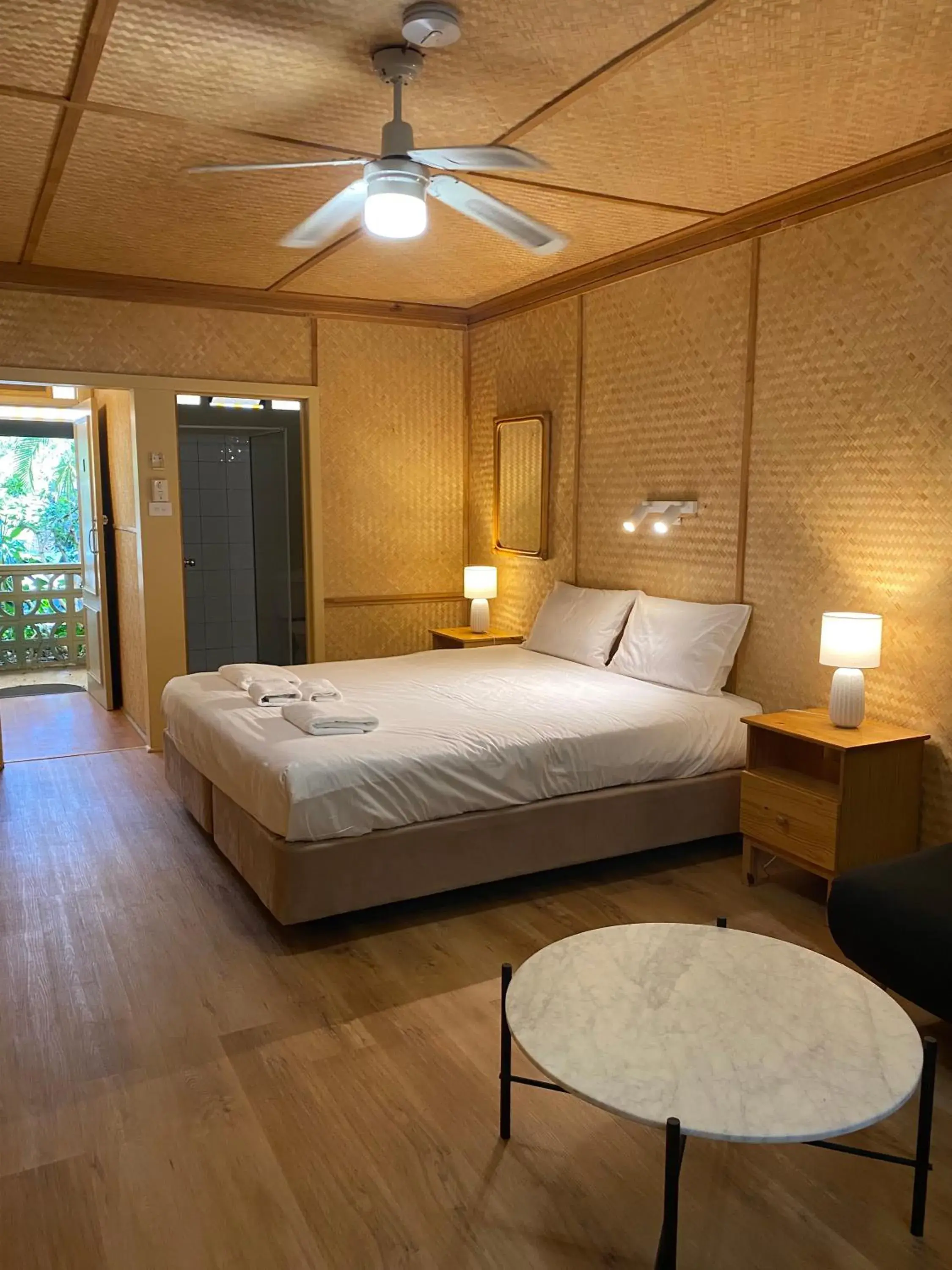 King Room with Kitchenette in Tallow Beach Motel King Room with Kitchenette in Tallow Beach Motel